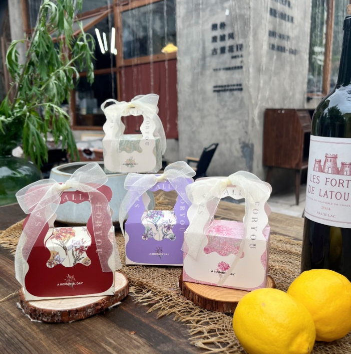 Hộp đựng kẹo cưới phong cách mới, hộp quà cưới đính hôn nhỏ tươi mát, hộp đựng kẹo cưới cầm tay