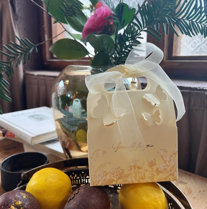 Hộp đựng kẹo cưới kiểu mới kết cấu hốc đựng đơn giản hộp quà lưu niệm tặng ngày lễ