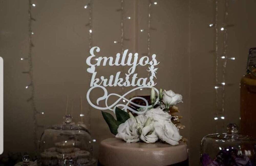Smeigtukas iš balto organinio stiklo „Emilijos krikštas“ (Su jūsų pasirinktu vardu)