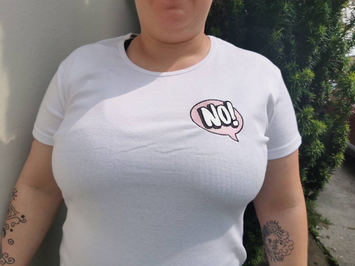 Moteriški siuvinėti marškinėliai ,,NO!''