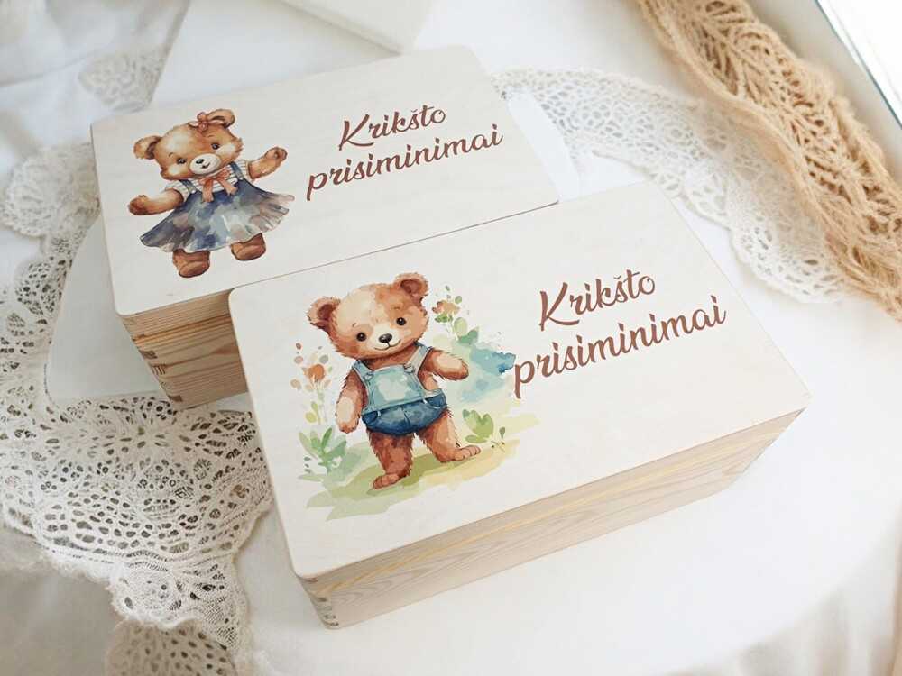 MEDINĖ KRIKŠTADĖŽĖ SU SPAUDA „KRIKŠTO PRISIMINIMAI“