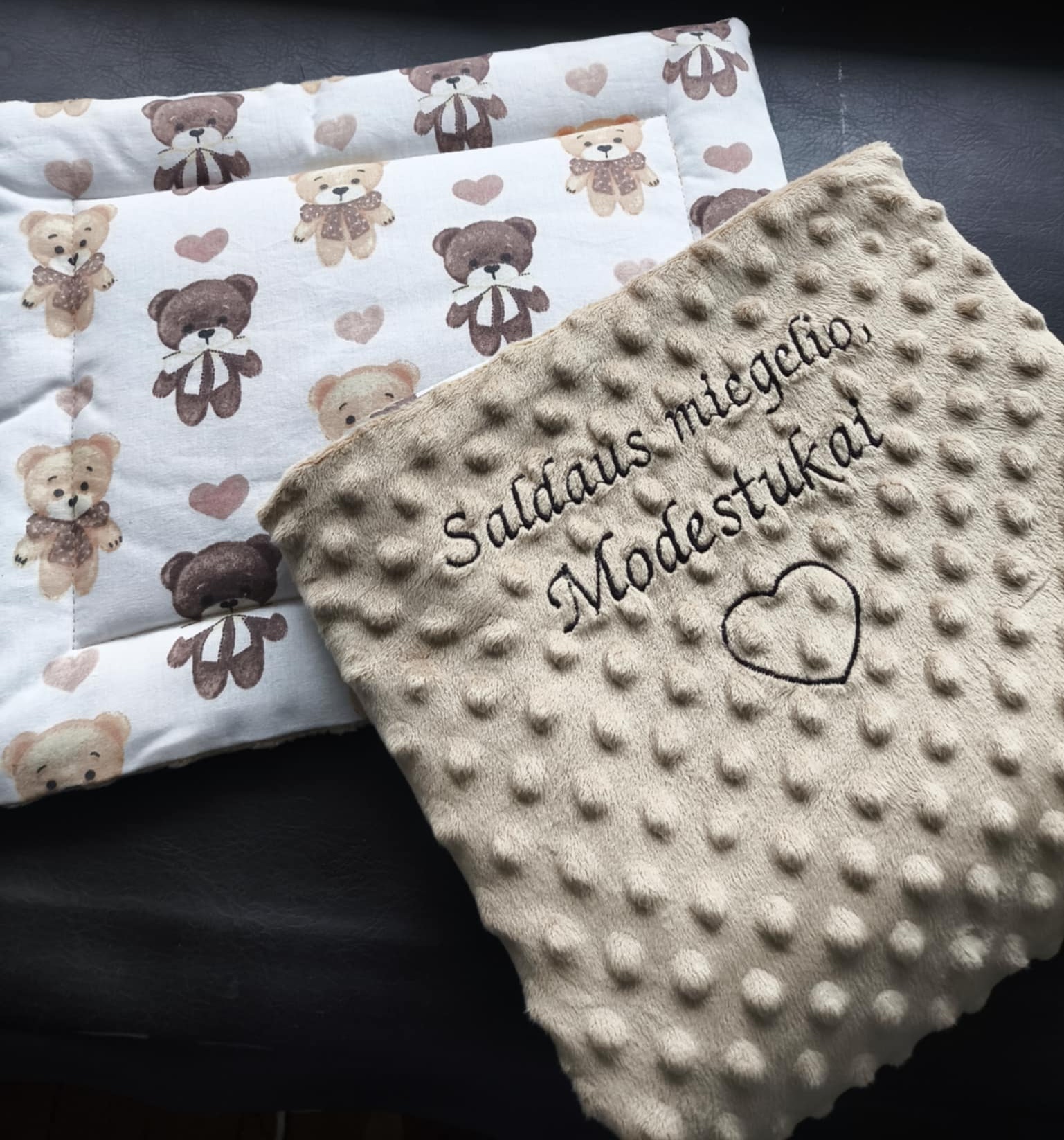 Siuvinėtas minky pleduko komplektukas su meškiukais