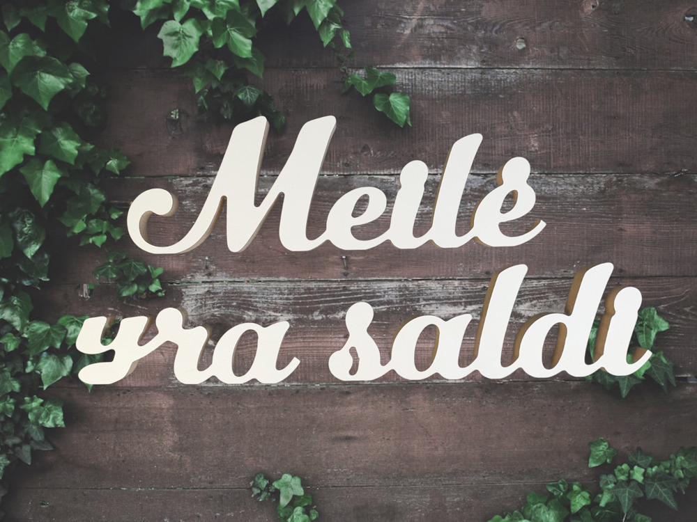 Pastatomas žodis ''Meilė yra saldi''