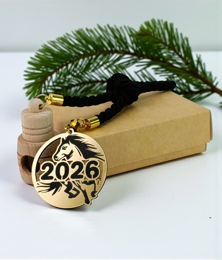 Automobilio pakabukas su arkliuku „2026“