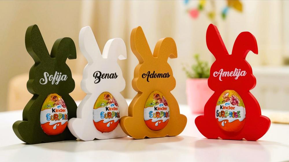 Velykinis šokoladinio kiaušinio stovelis Zuikis su jūsų norimu vardu