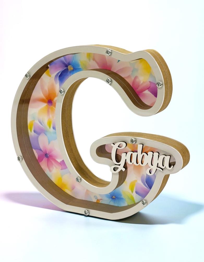 Balta, medinė taupyklė gėlytės su raide (Su pasirinkta raide ir vardu)