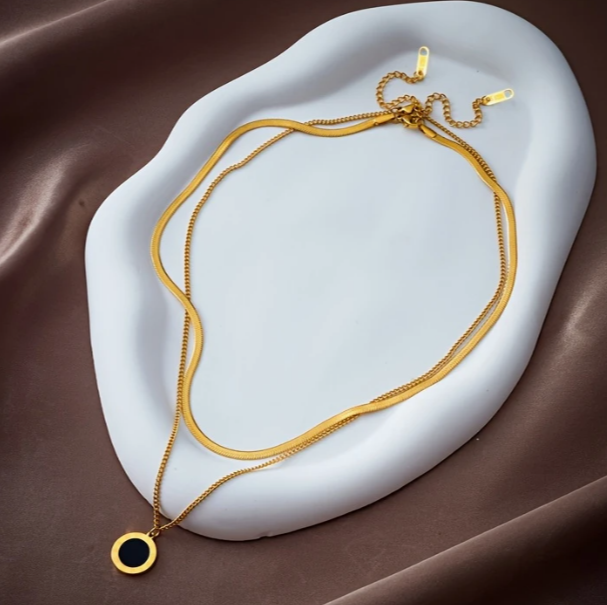 Colar Charme Dourado Duplo com Pingente