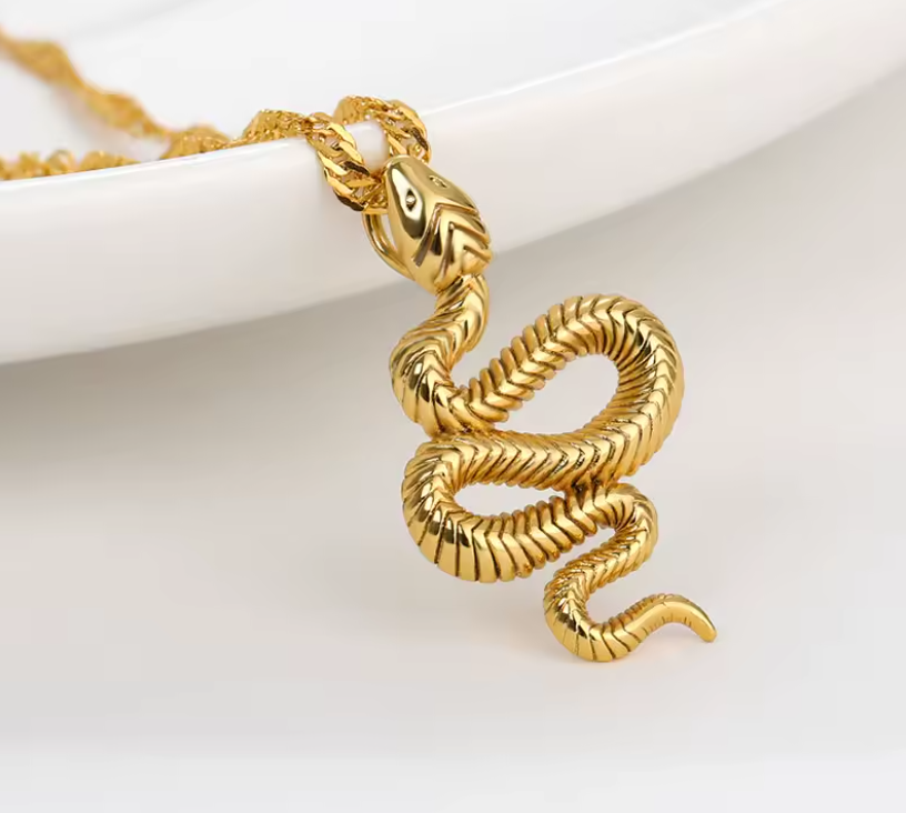 Colar Dourado Pingente de Cobra