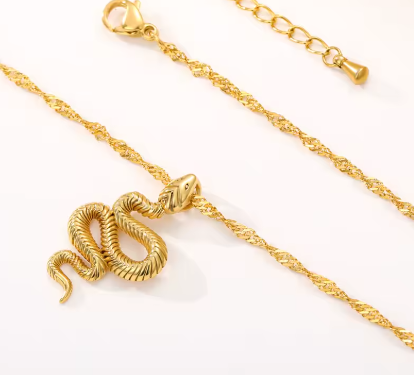 Colar Dourado Pingente de Cobra