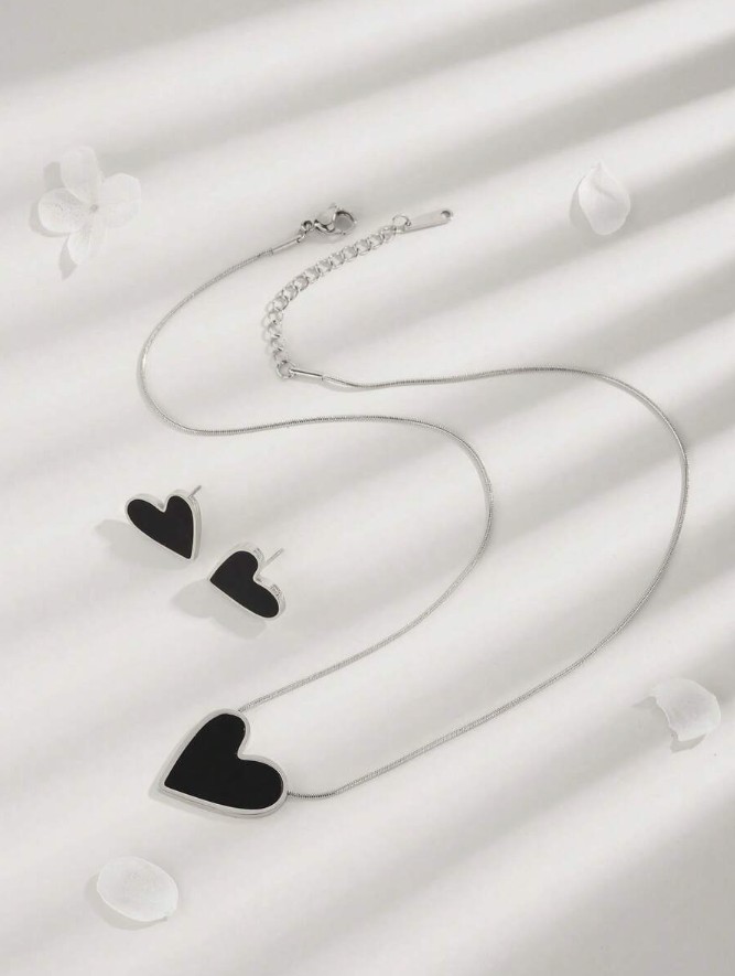 Conjunto Prateado de Colar e Brincos em Forma de Coração 
