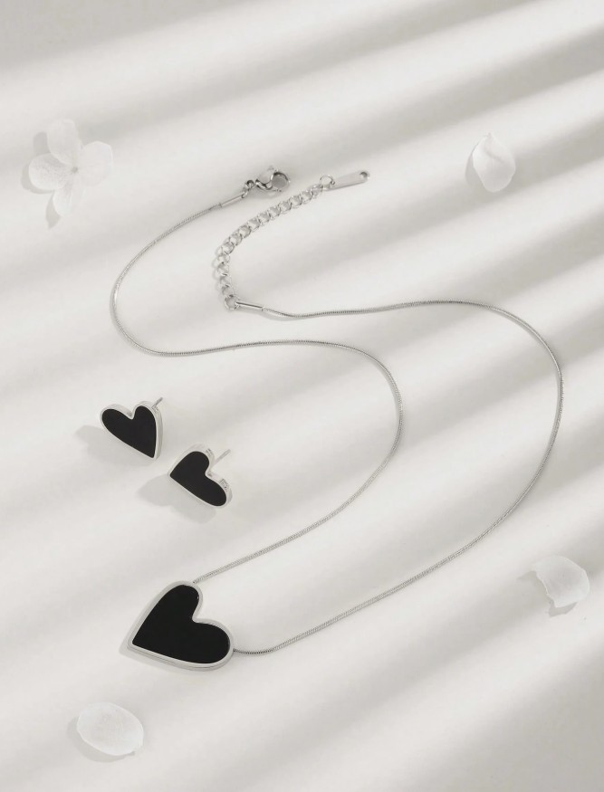 Conjunto Prateado de Colar e Brincos em Forma de Coração 