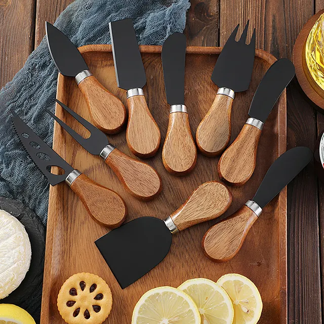 Schwarze Edelstahl Käsemesser und Buttermesser mit Antihaftbeschichtung, ausgestattet mit Akazienholzgriff || Black Stainless Steel Cheese and Butter Knife Set with Non-Stick Coating, Equipped with Acacia Wood Handles