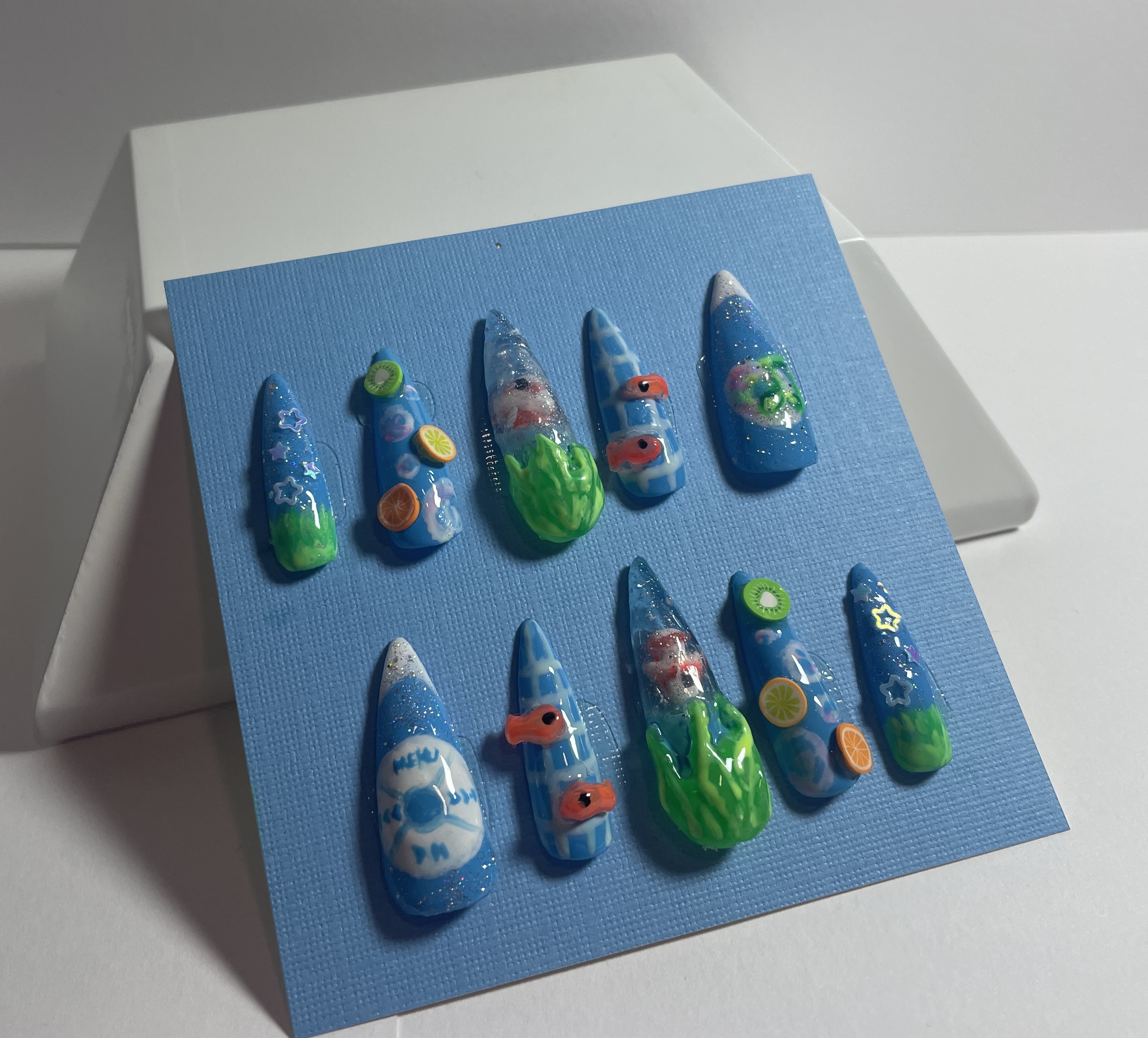  Fish Tank Press-On Nails