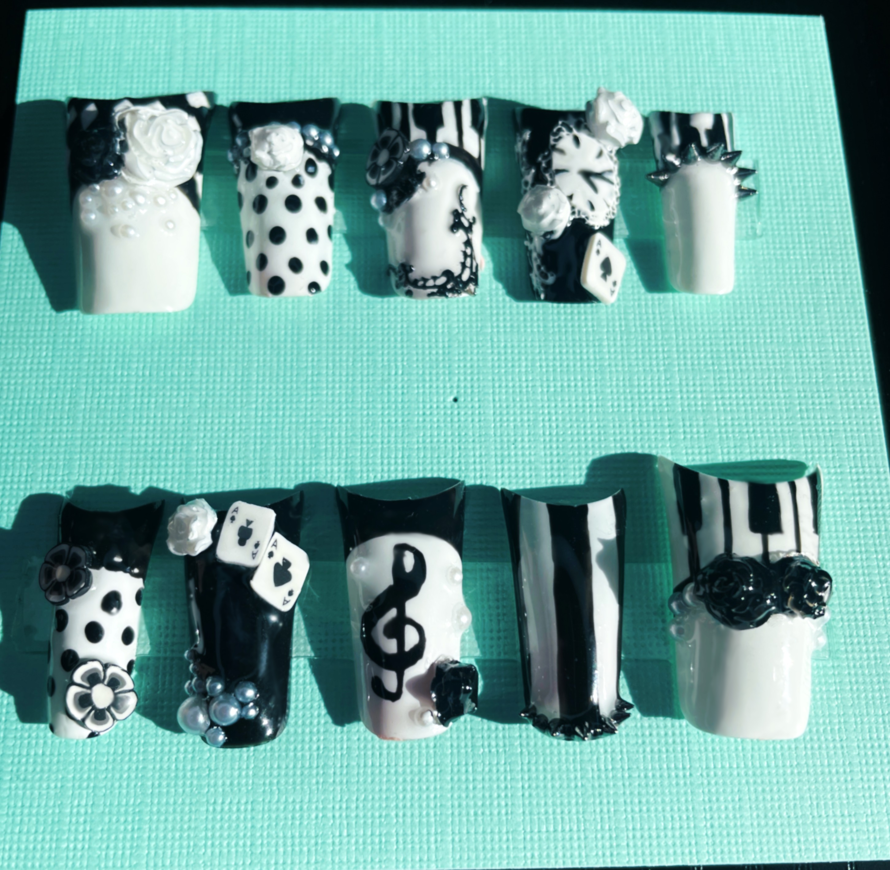 Piano Monochrome Press-On Nails