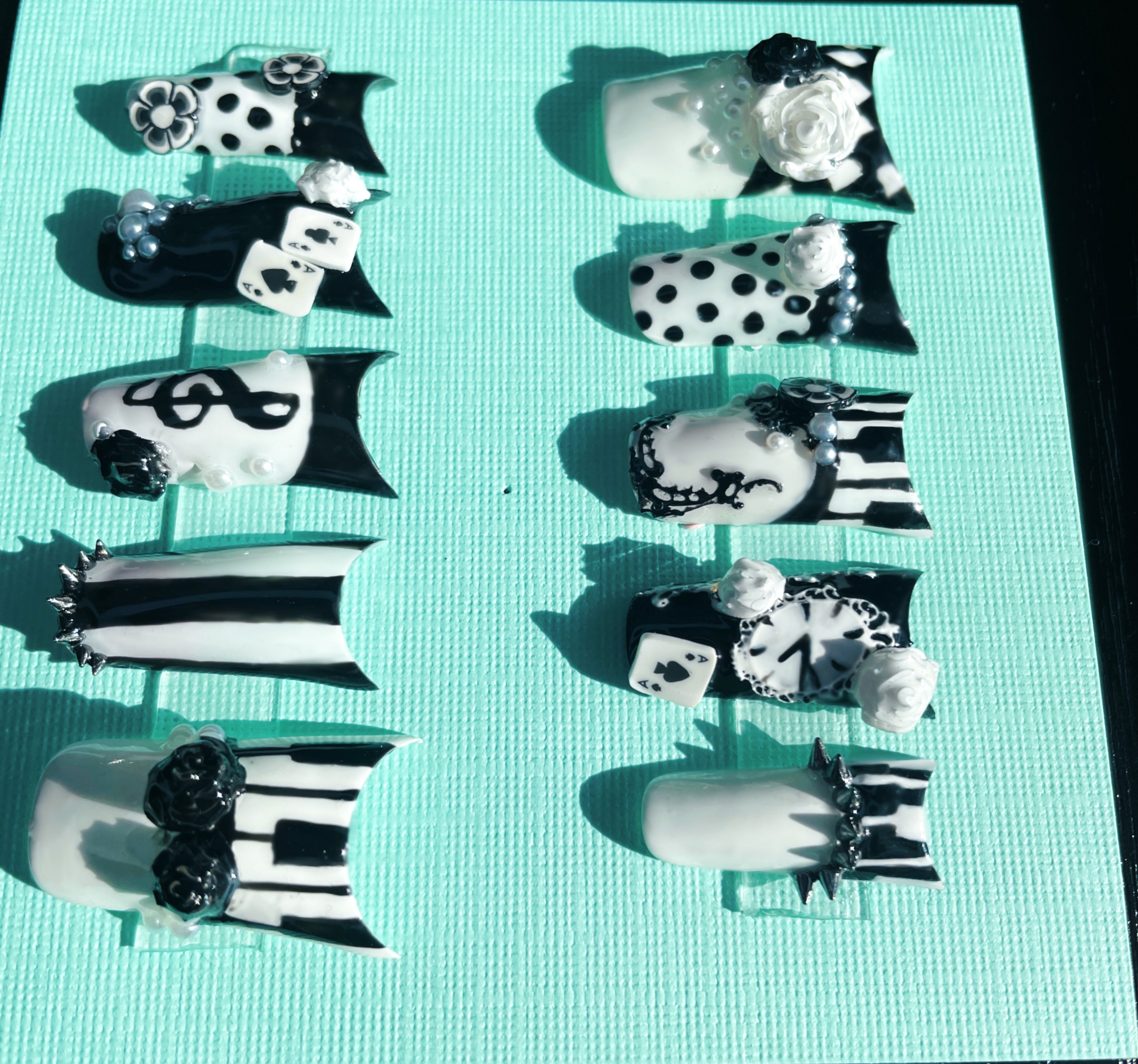 Piano Monochrome Press-On Nails