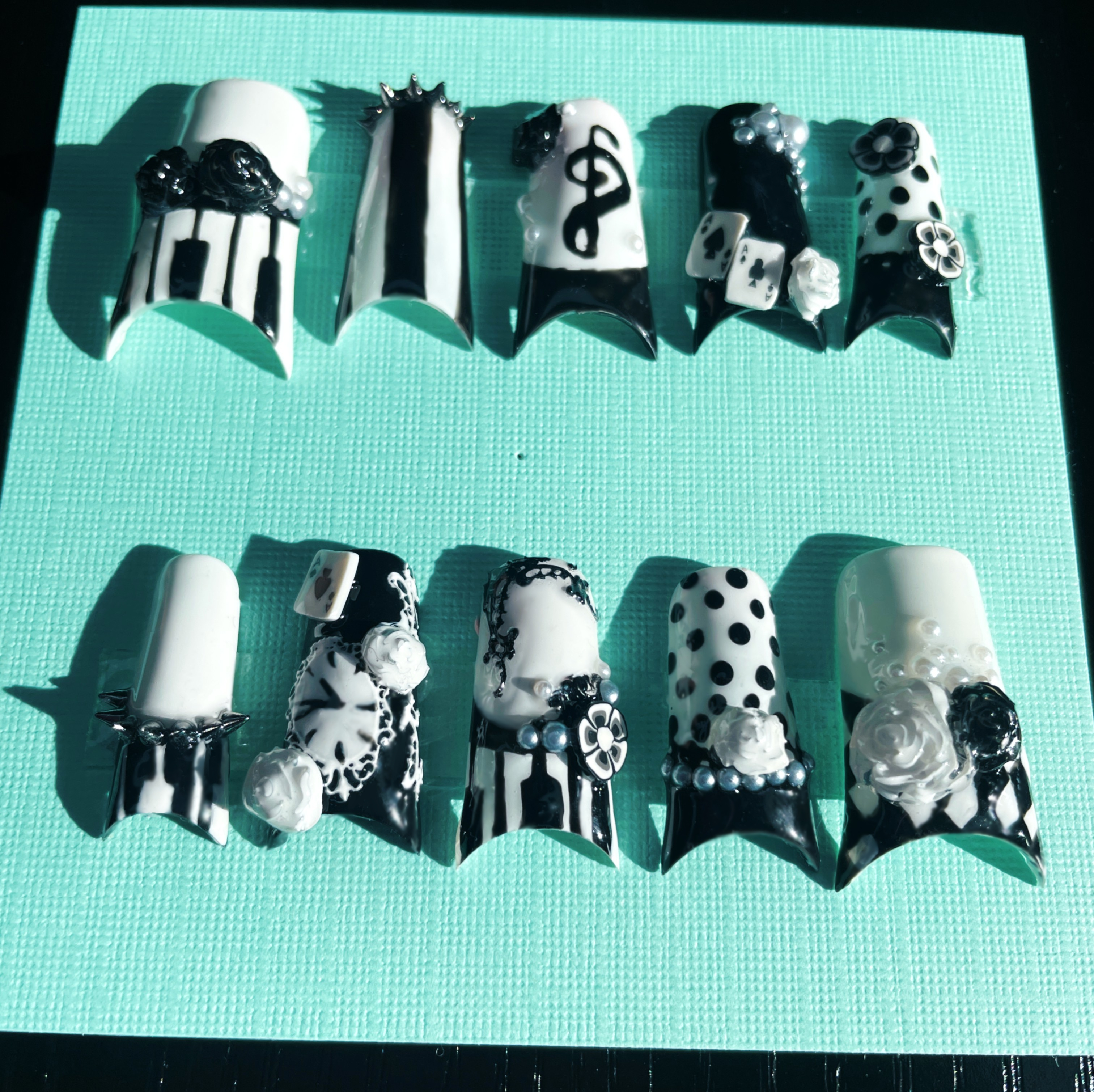 Piano Monochrome Press-On Nails