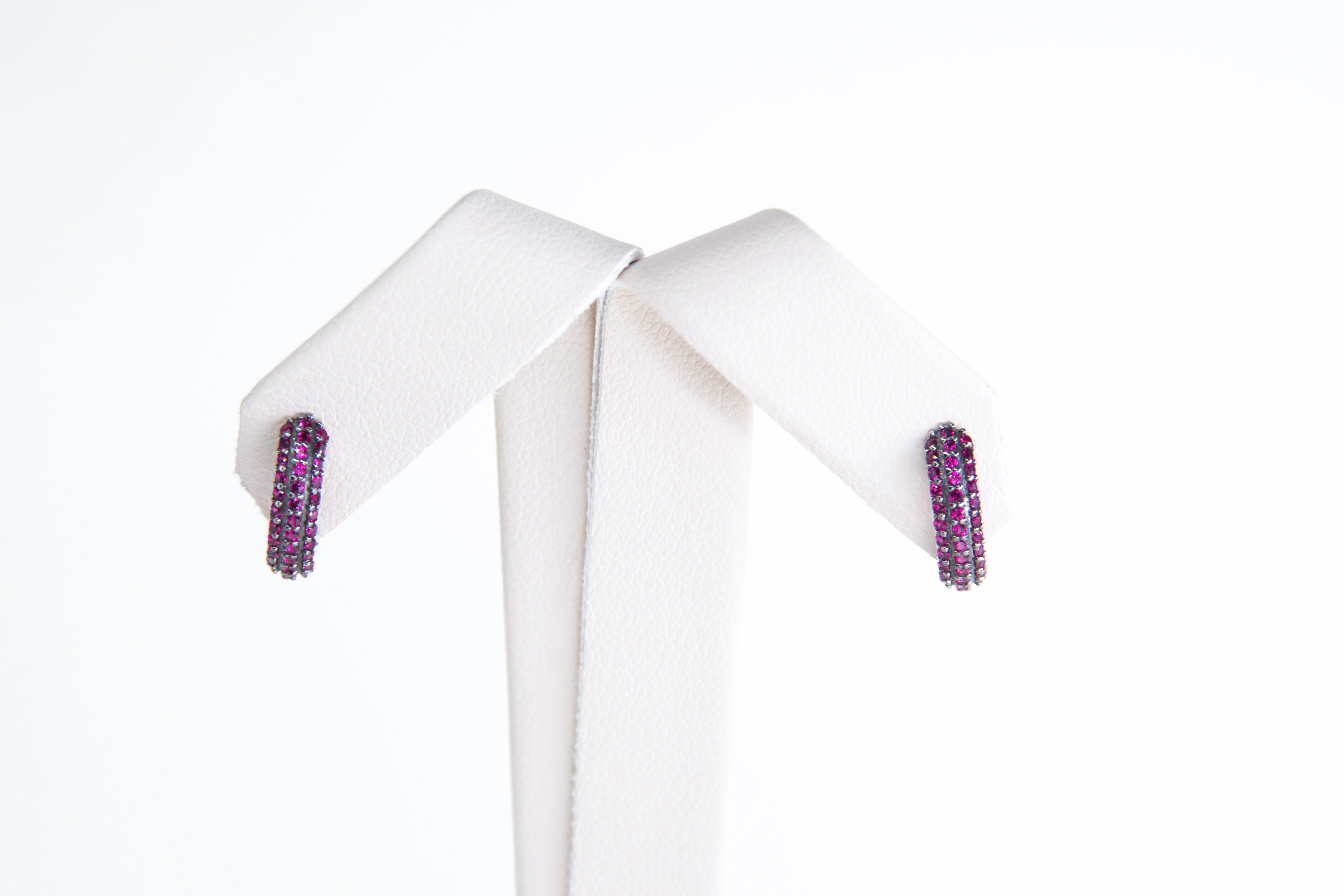 Aretes de aro con rubíes y diamantes