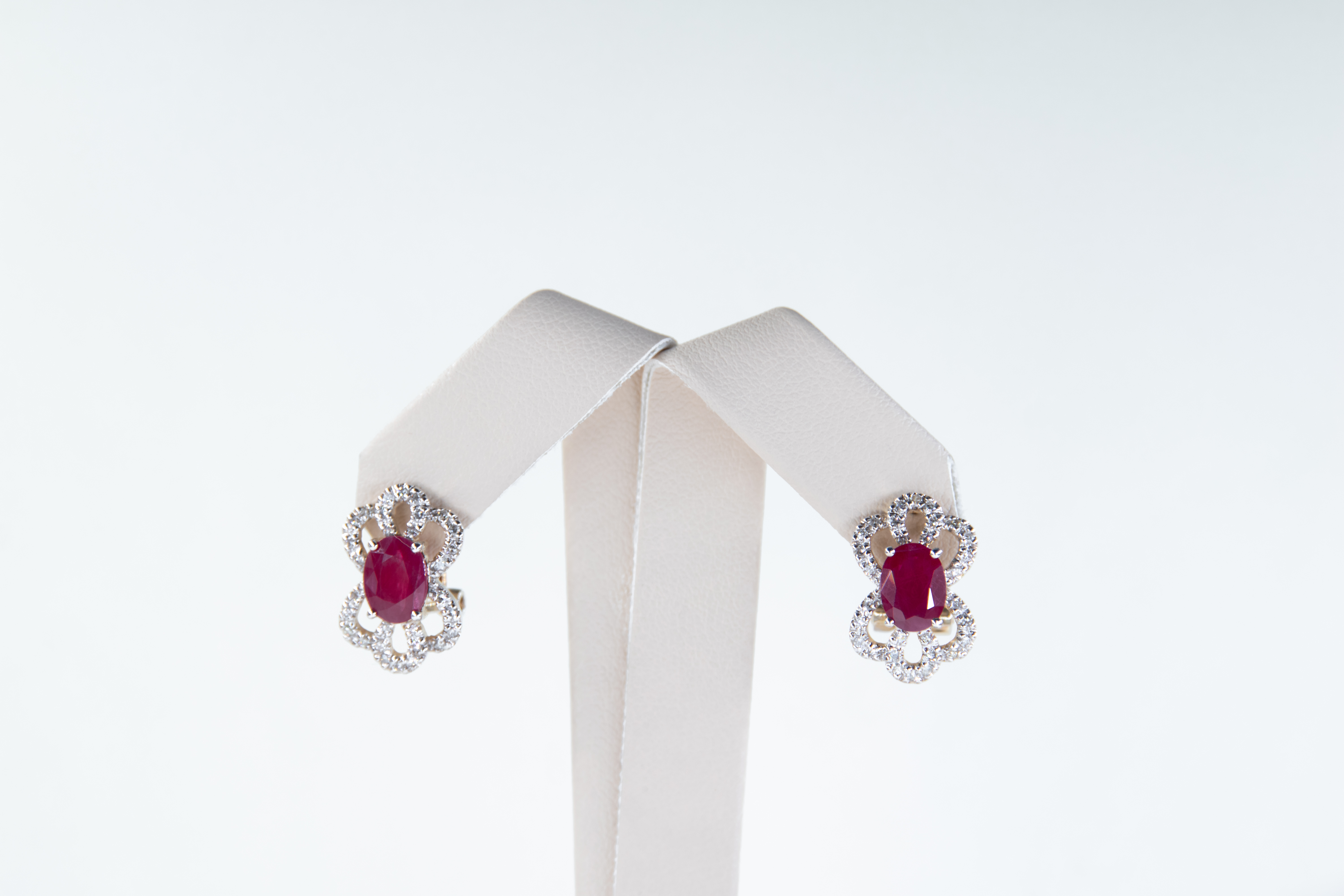 Aretes con rubíes y diamantes