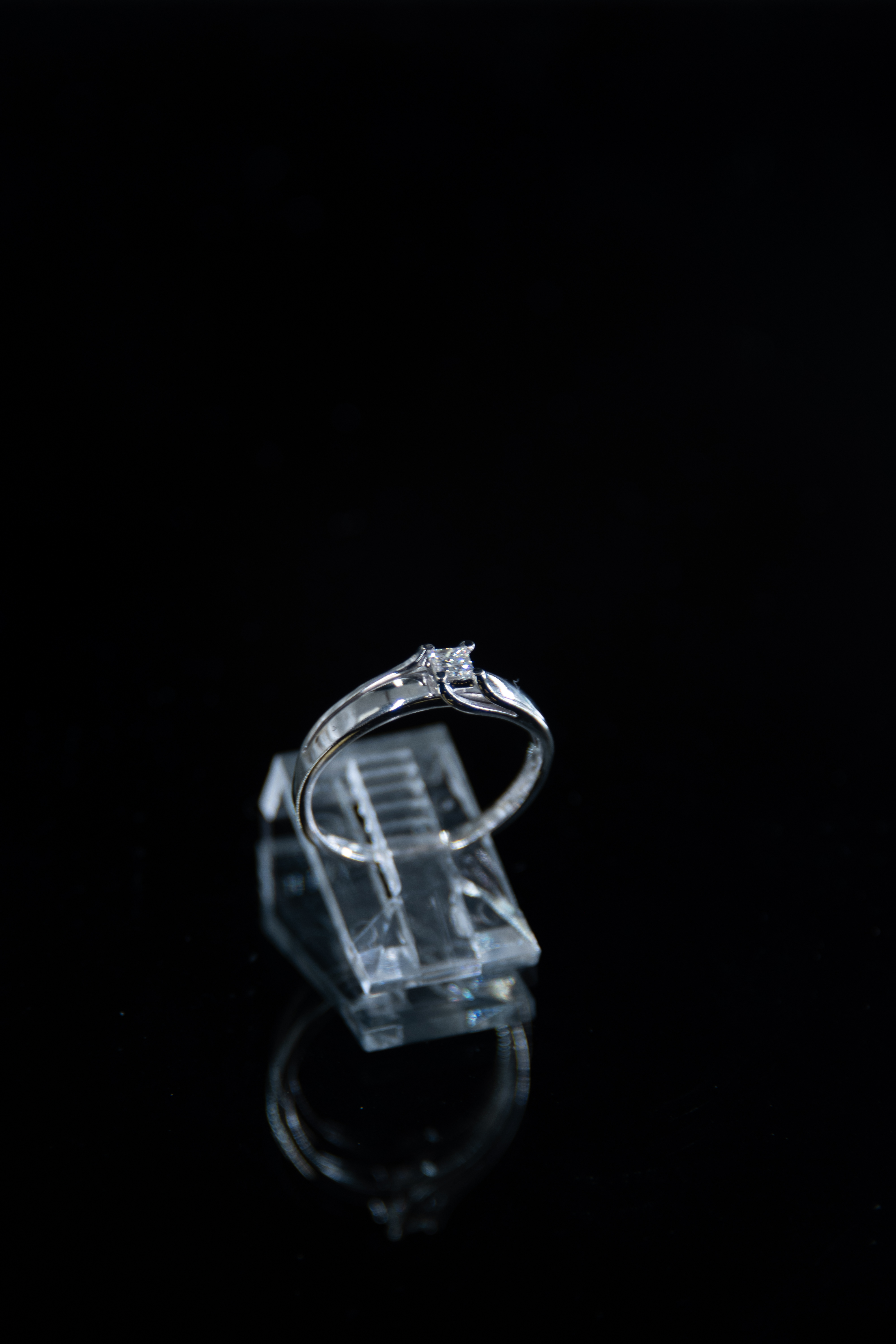 Oro blanco con diamante