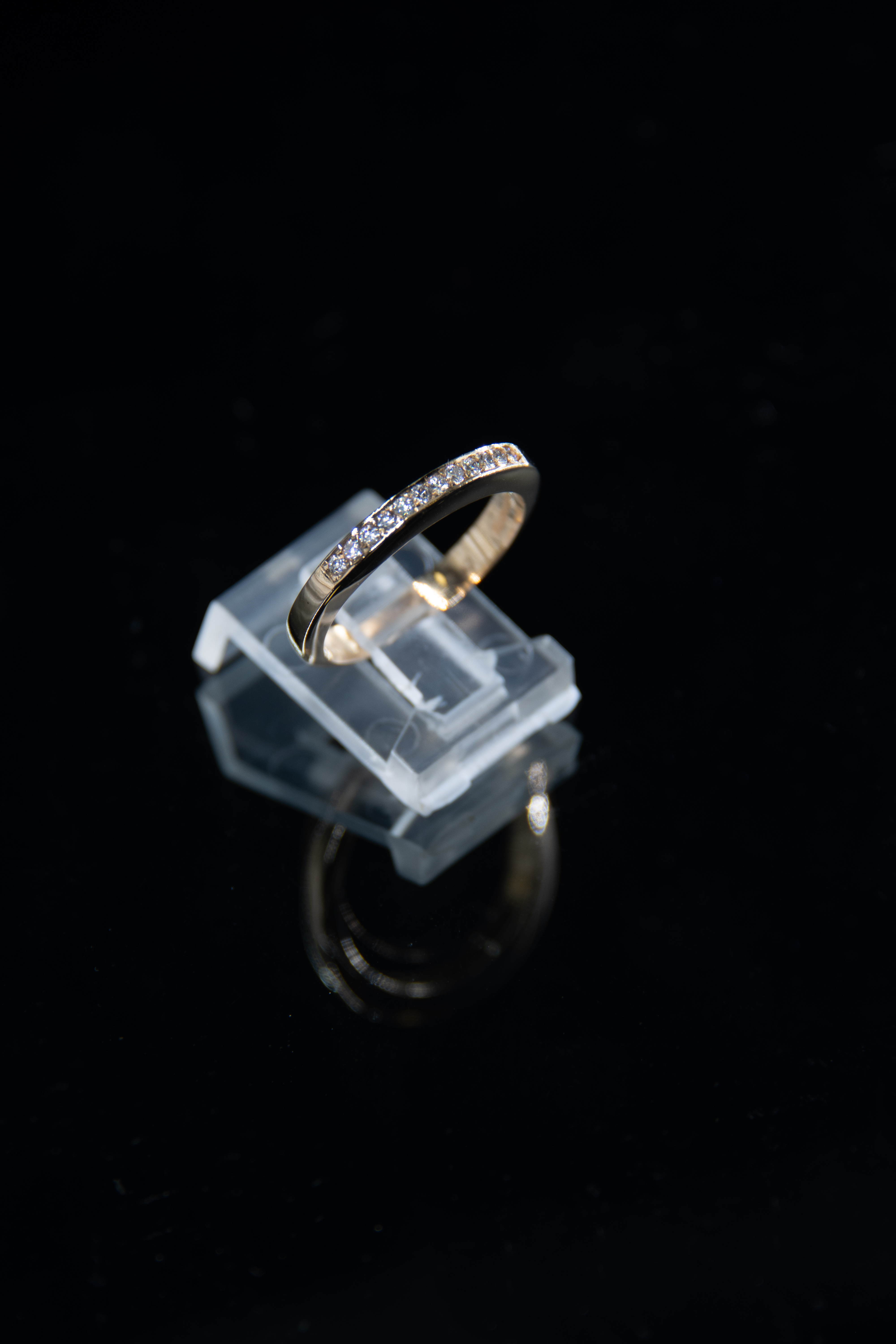 Anillo de oro con diamantes