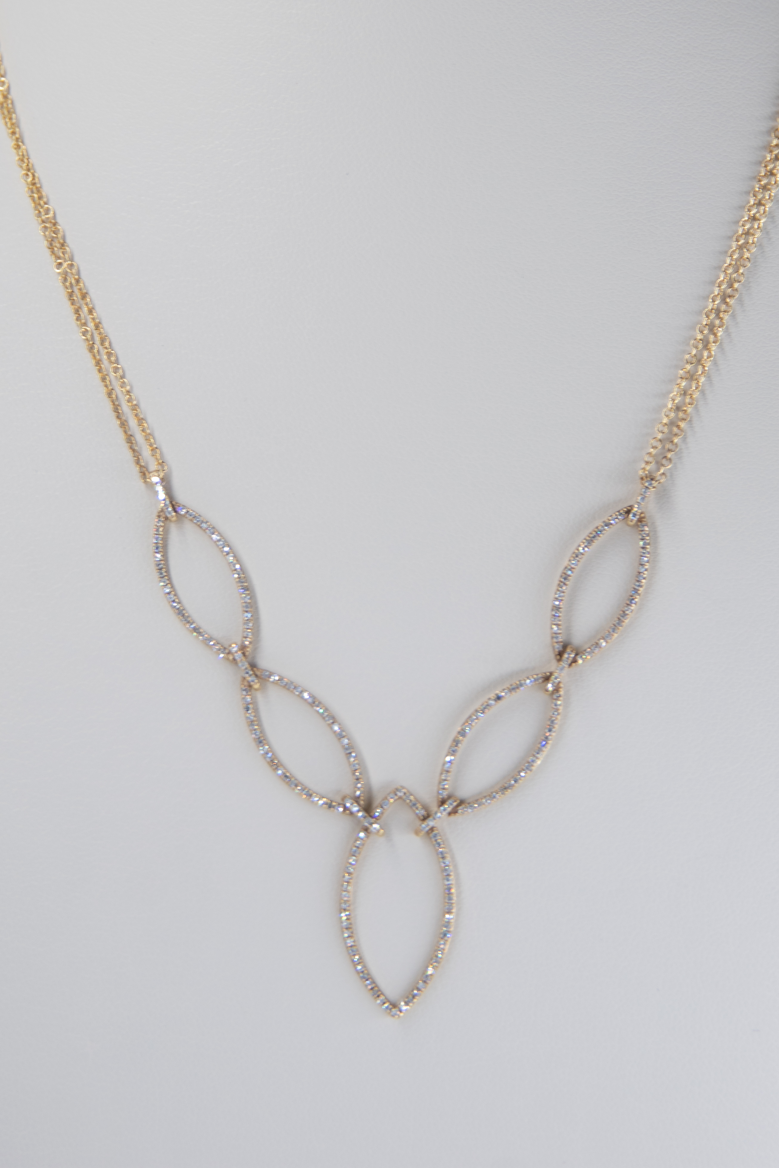 Oro amarillo con diamantes 