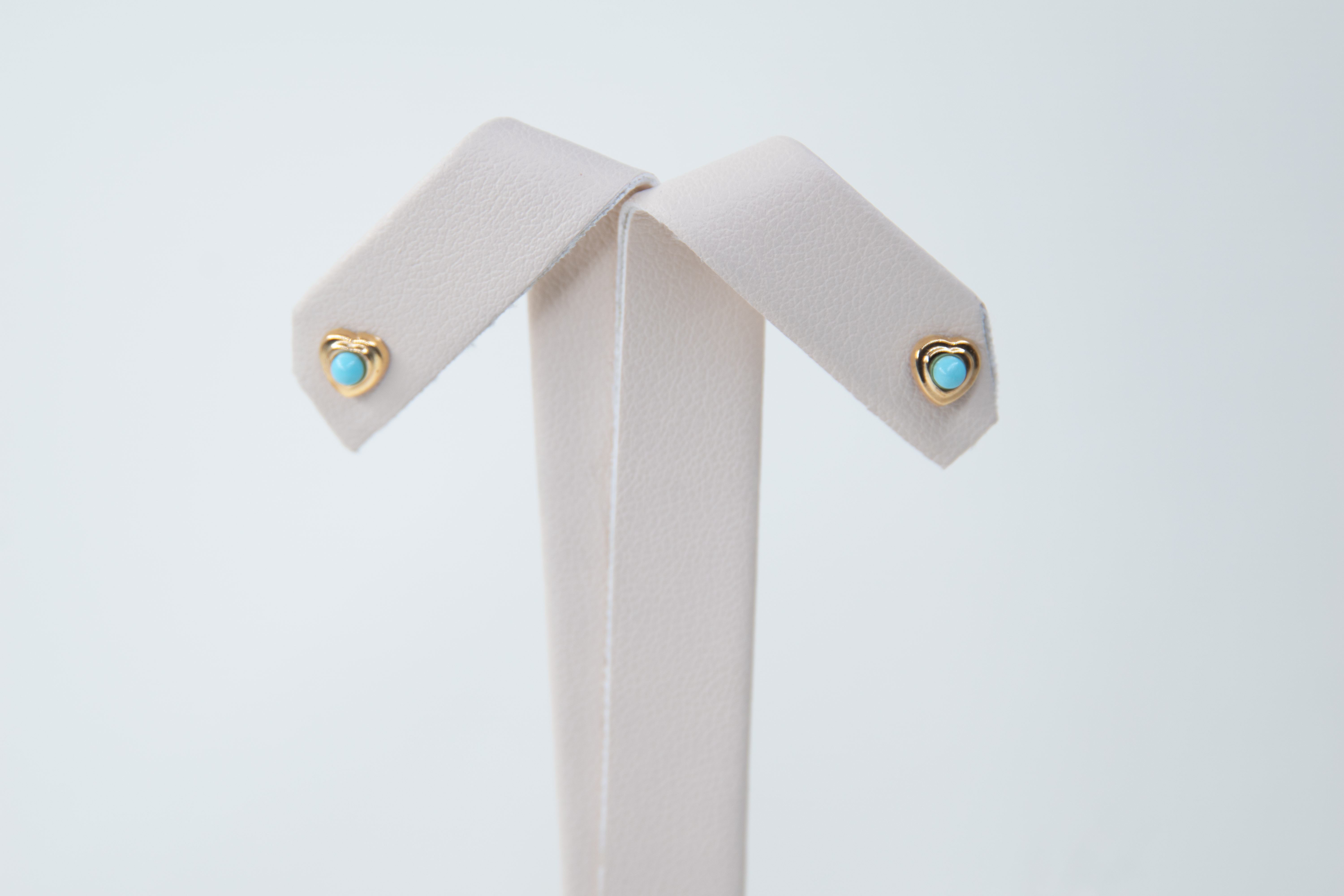 Aretes tipo stud con turquesa y oro
