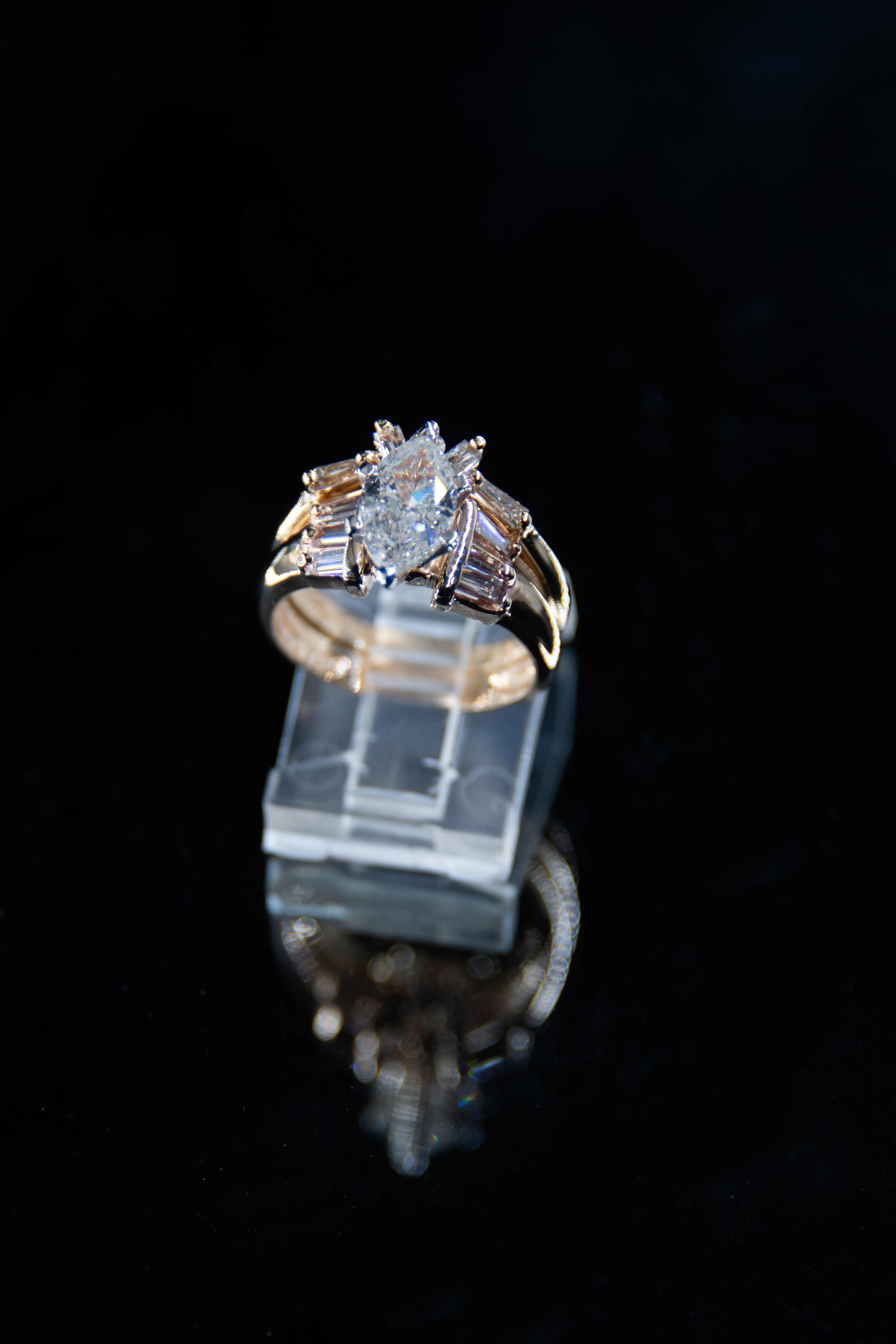 Anillo de Oro amarillo con Diamante