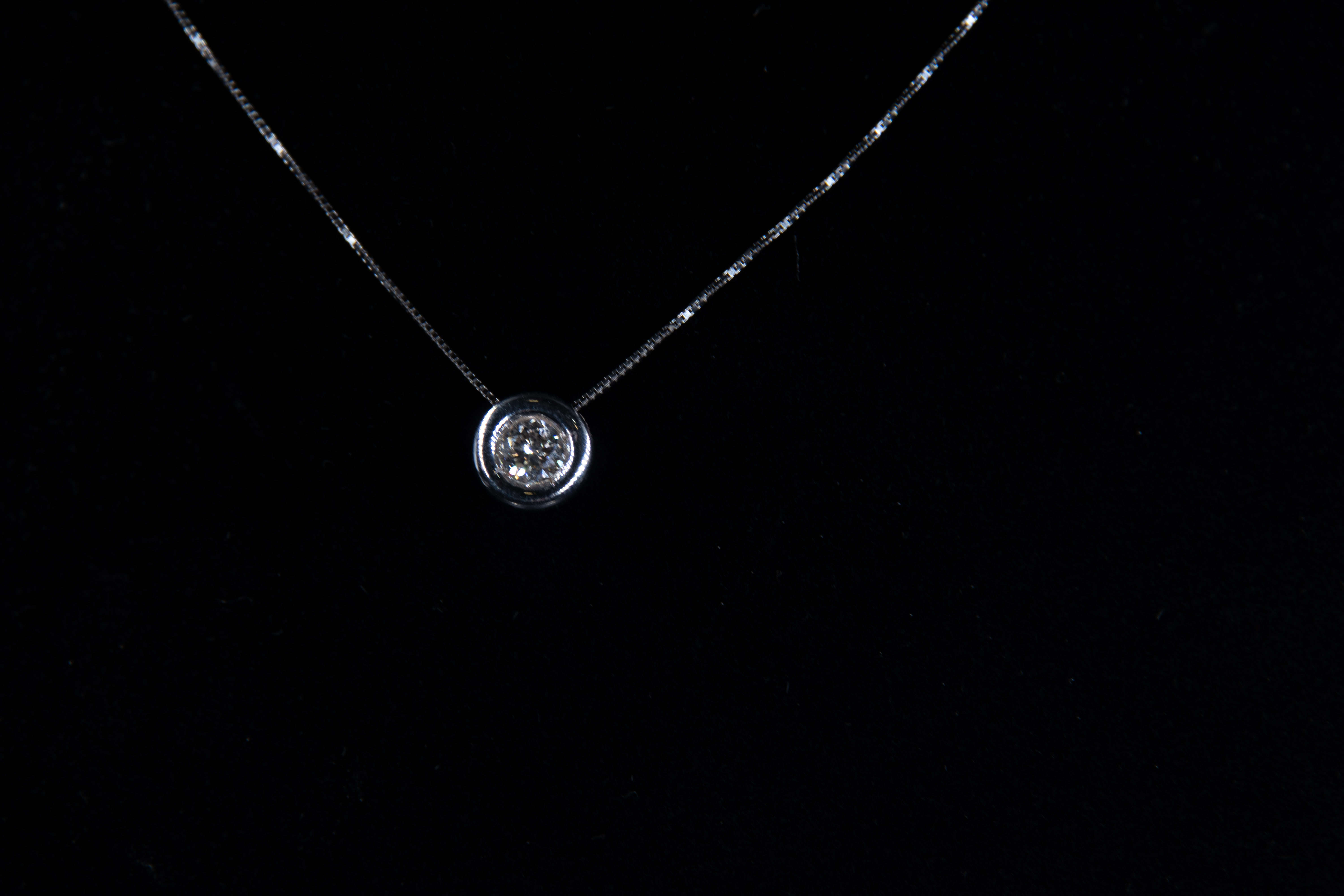 Oro Blanco con Diamante Singular