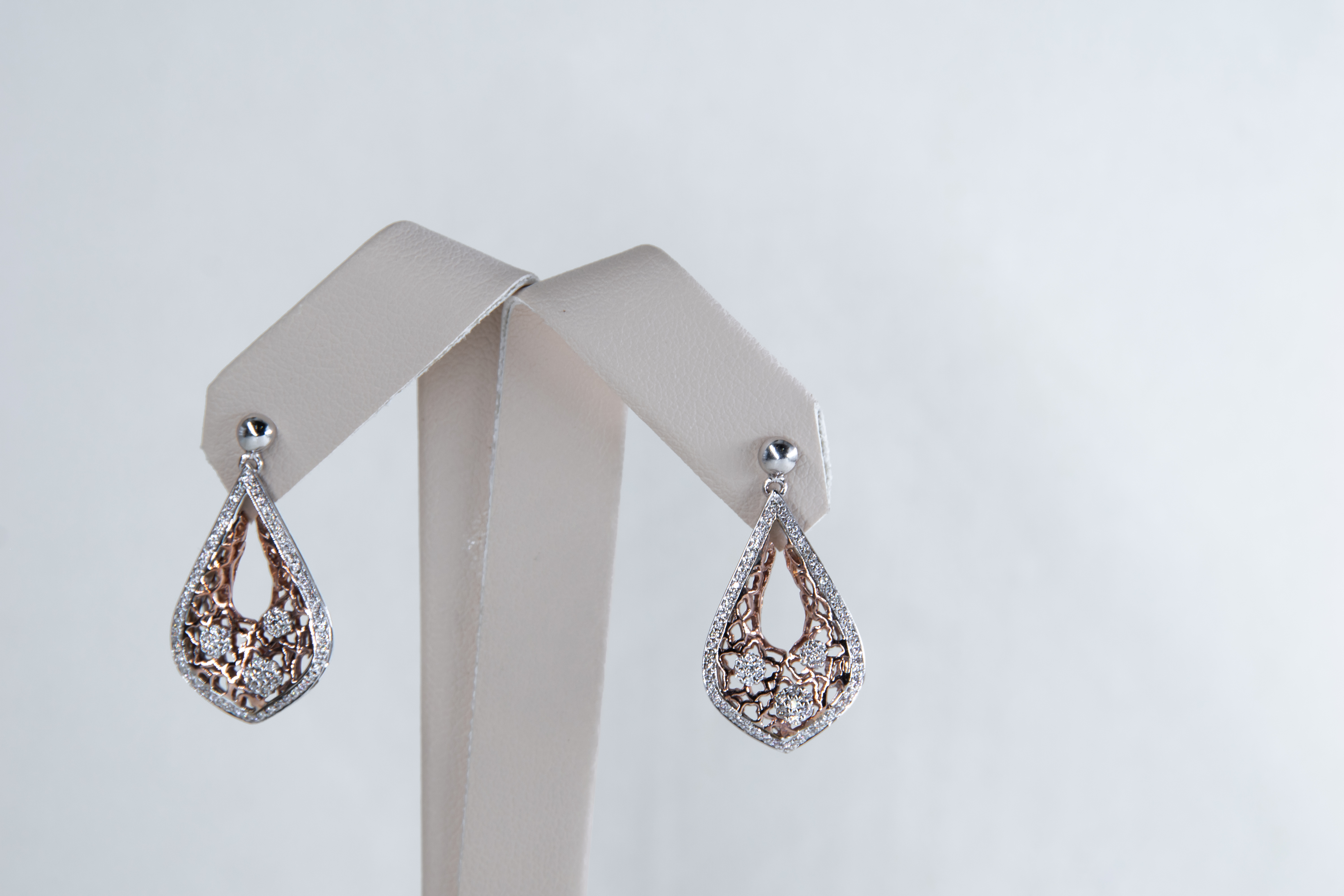 Elegantes Teardrop Earrings