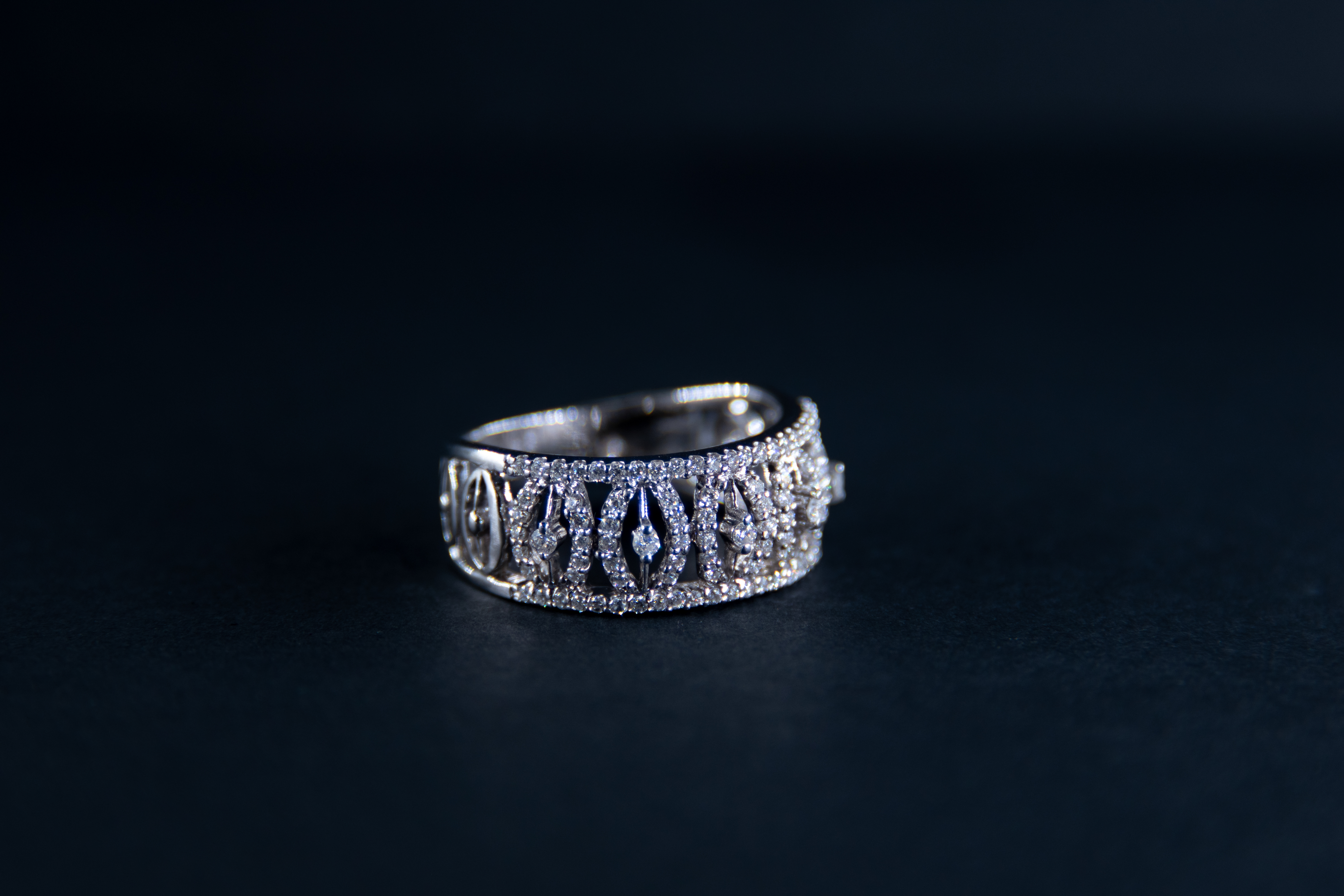 Oro Blanco con Diamantes