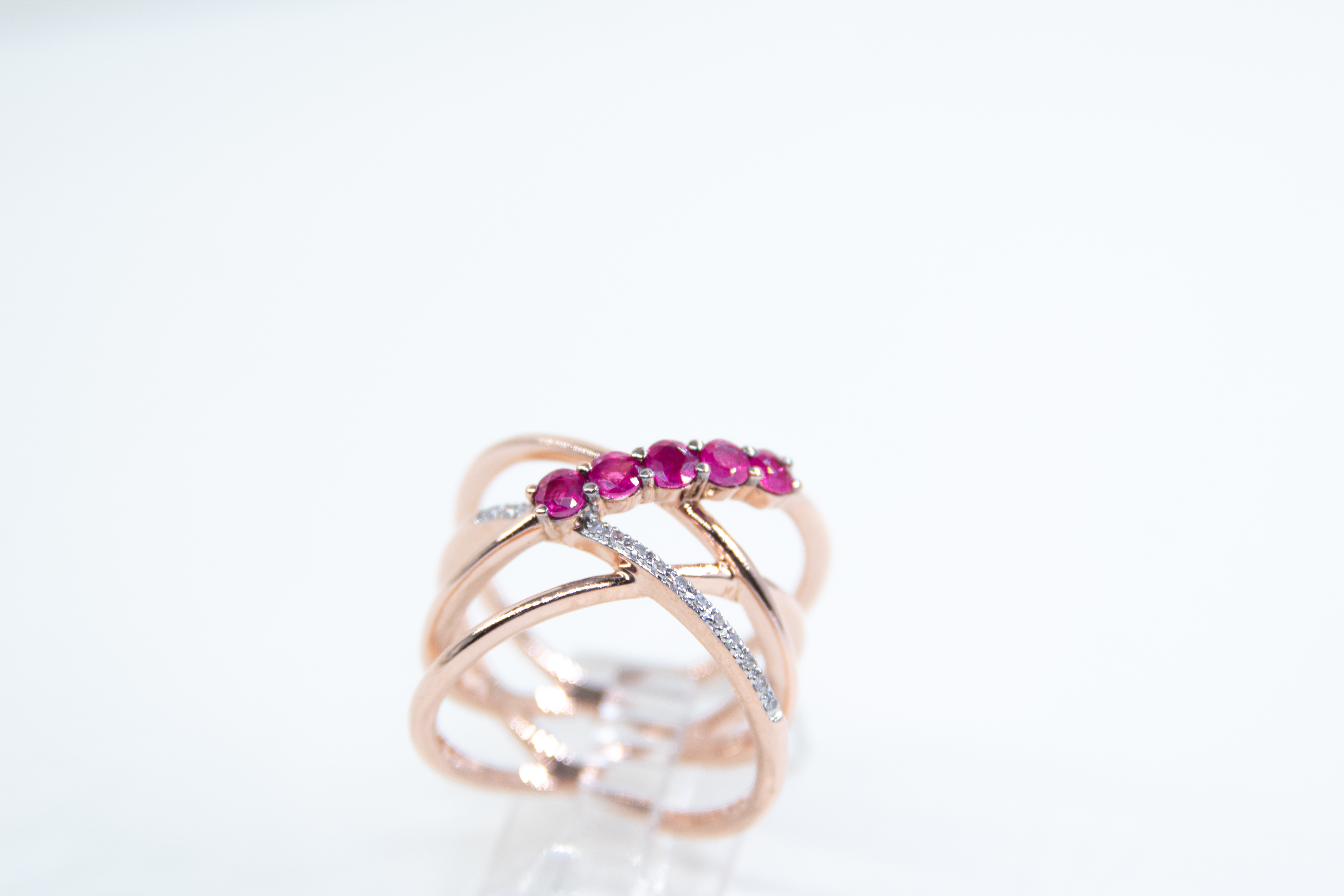 Anillo de rubí de oro rosa