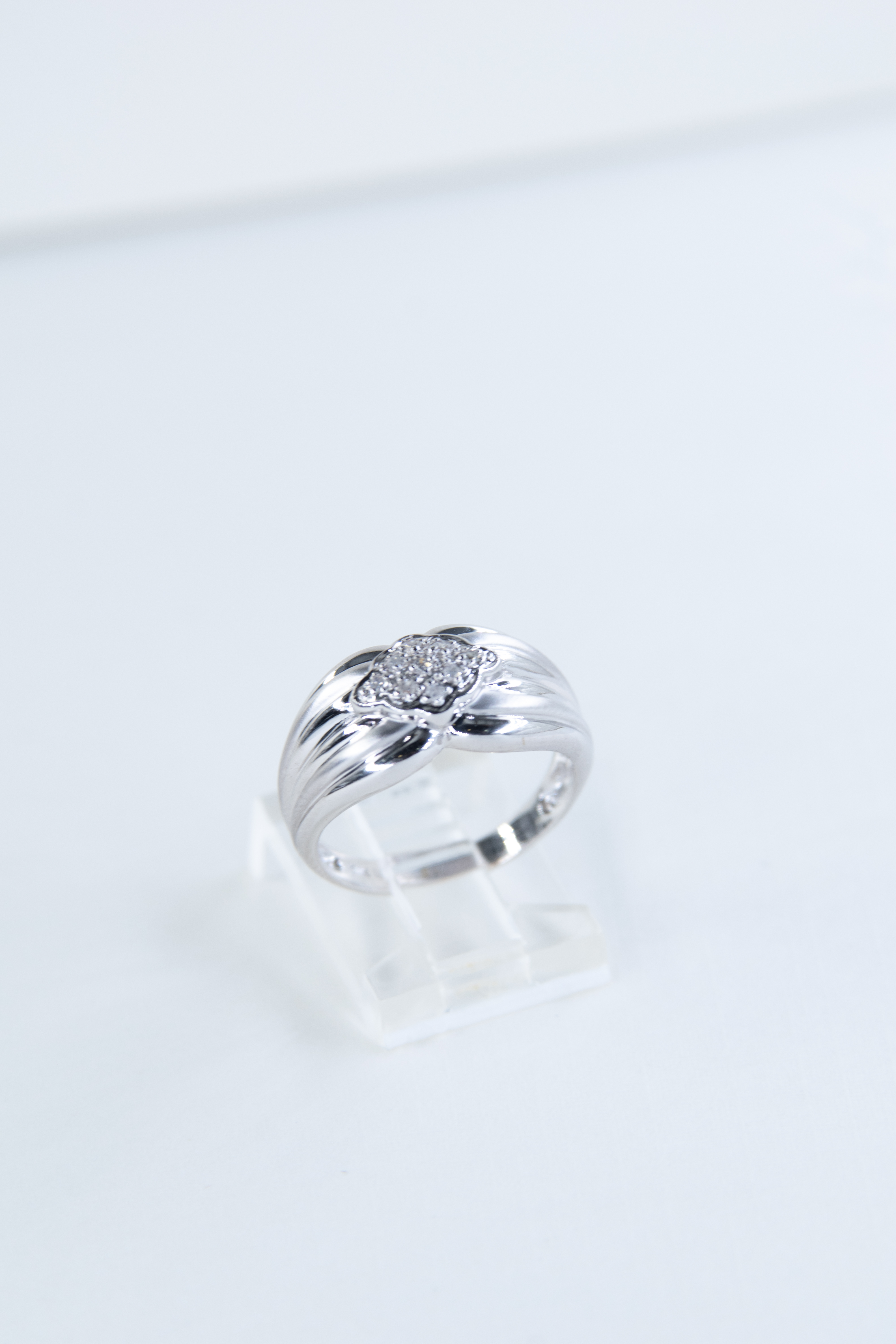 Anillo de diamantes de plata