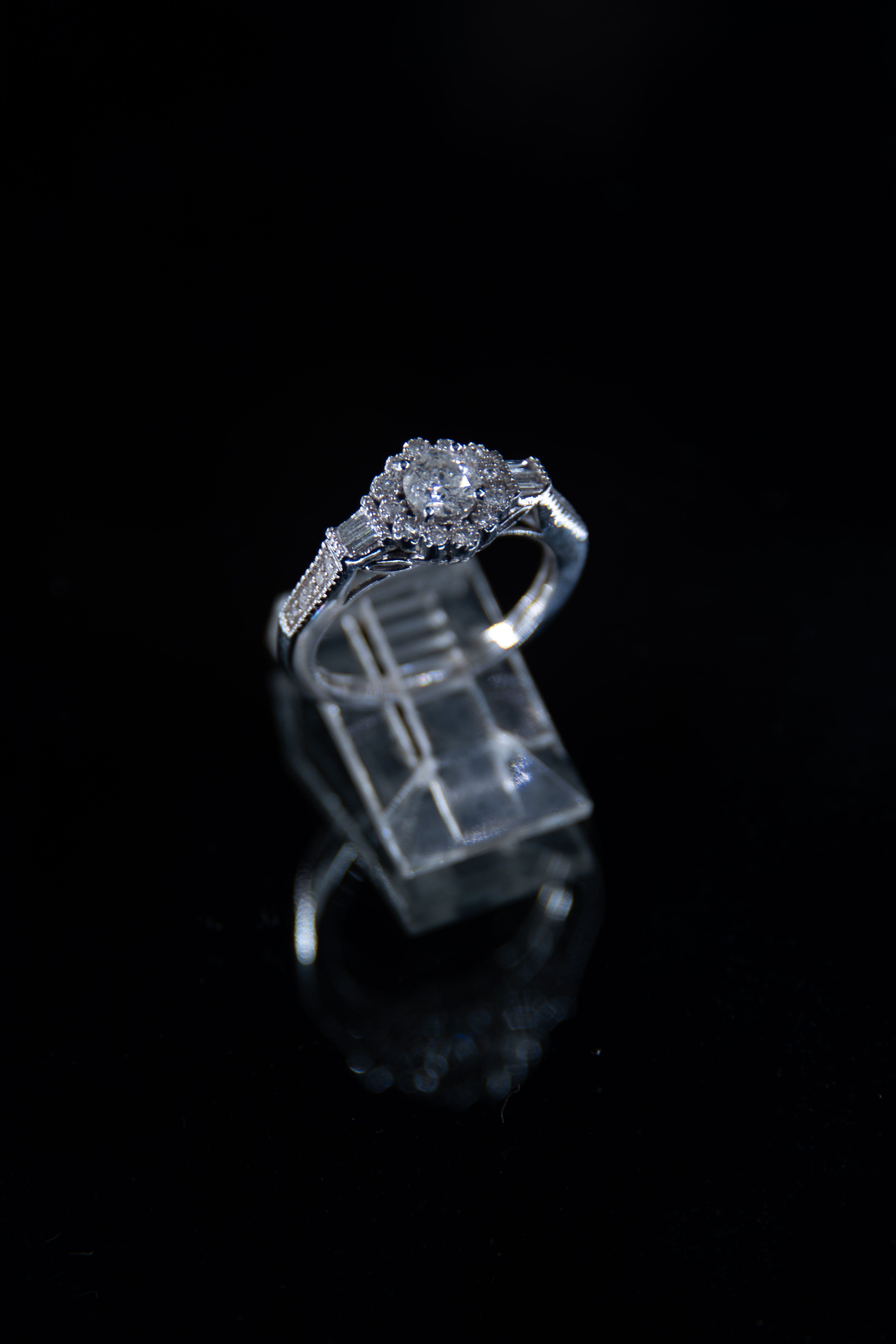 Anillo de oro blanco con diamante