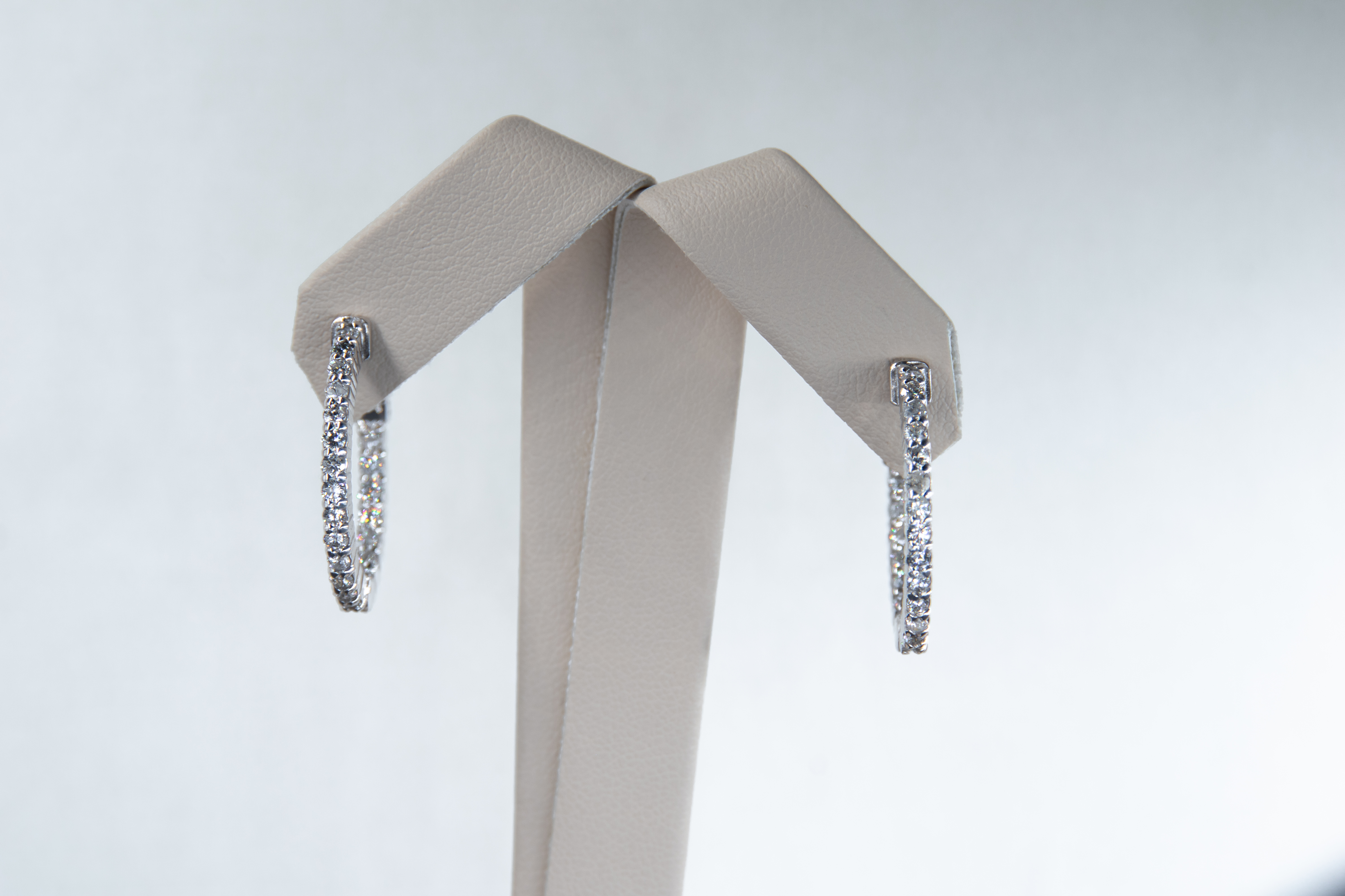 Aretes de aro de diamantes