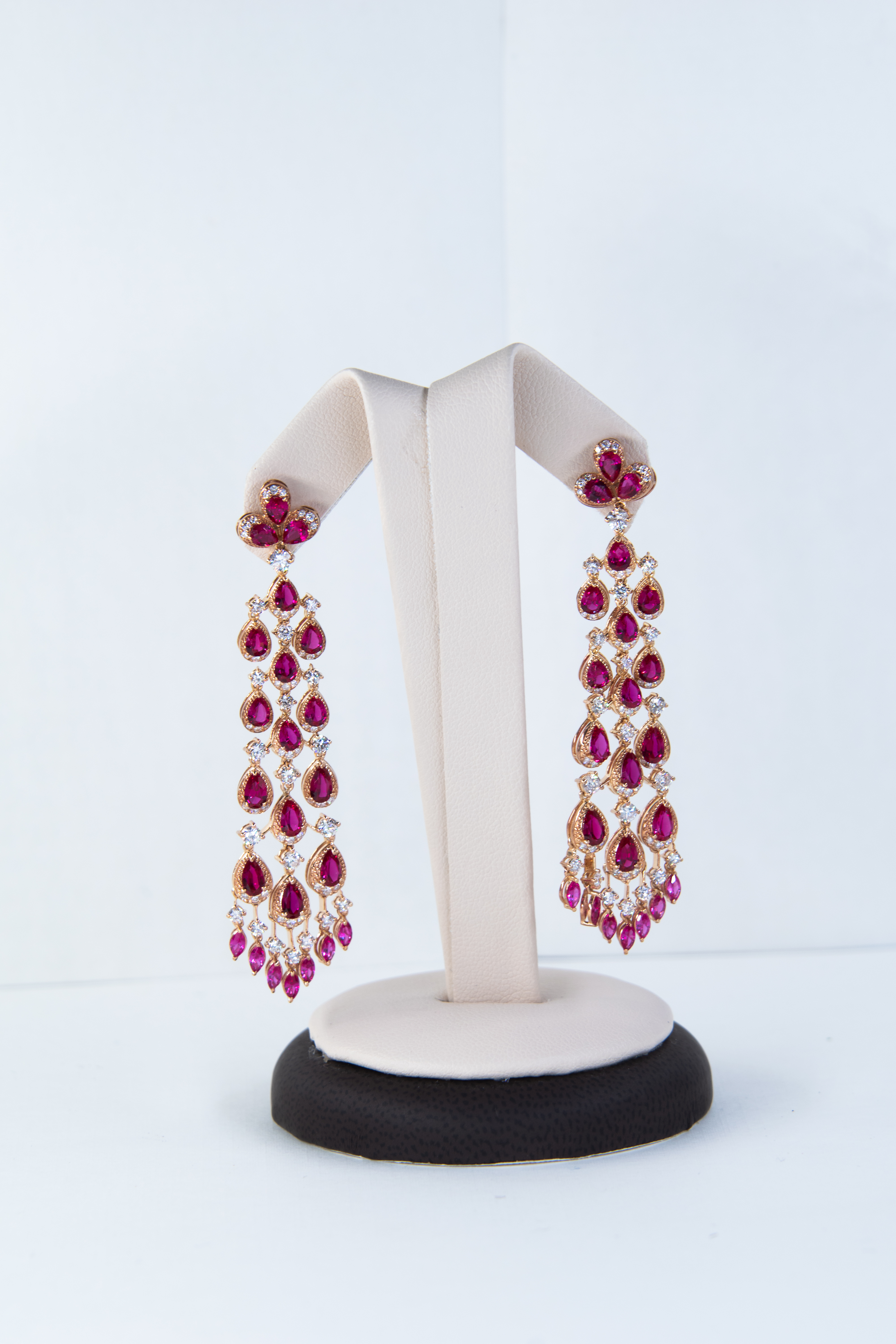 Aretes chandelier con rubíes