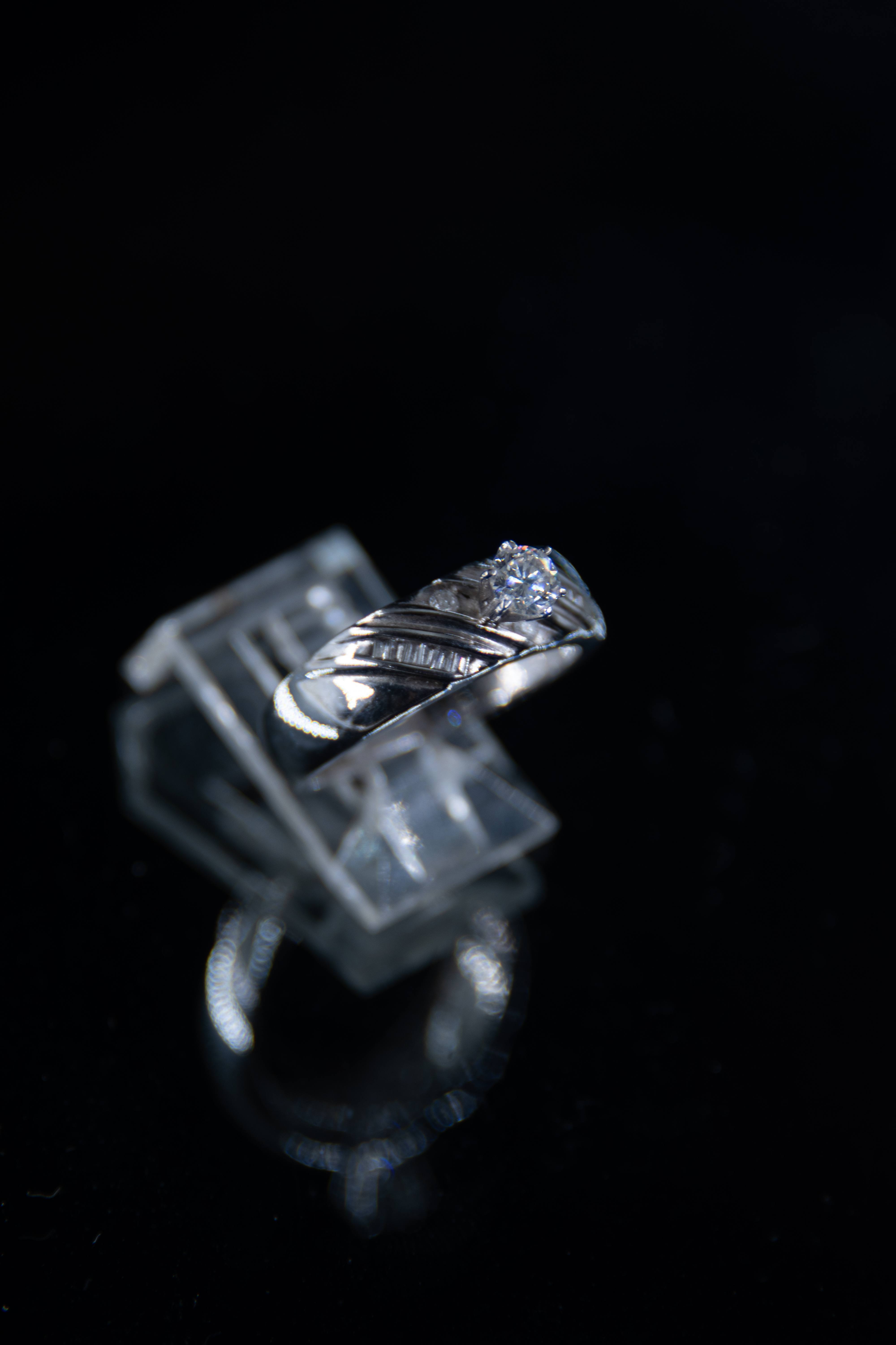Anillo de oro blanco con diamante