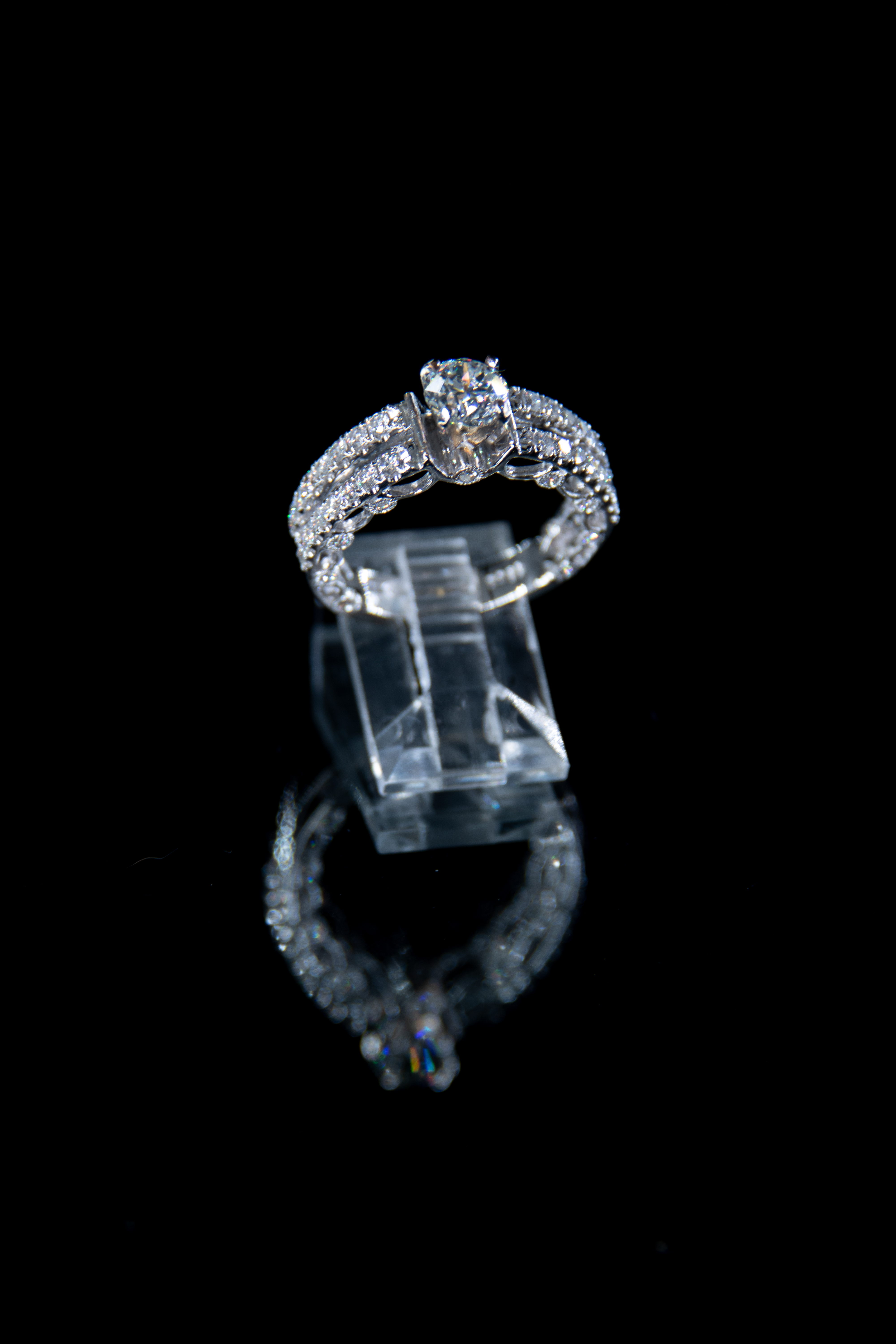 Oro blanco Diamante y diamantes blancos. 