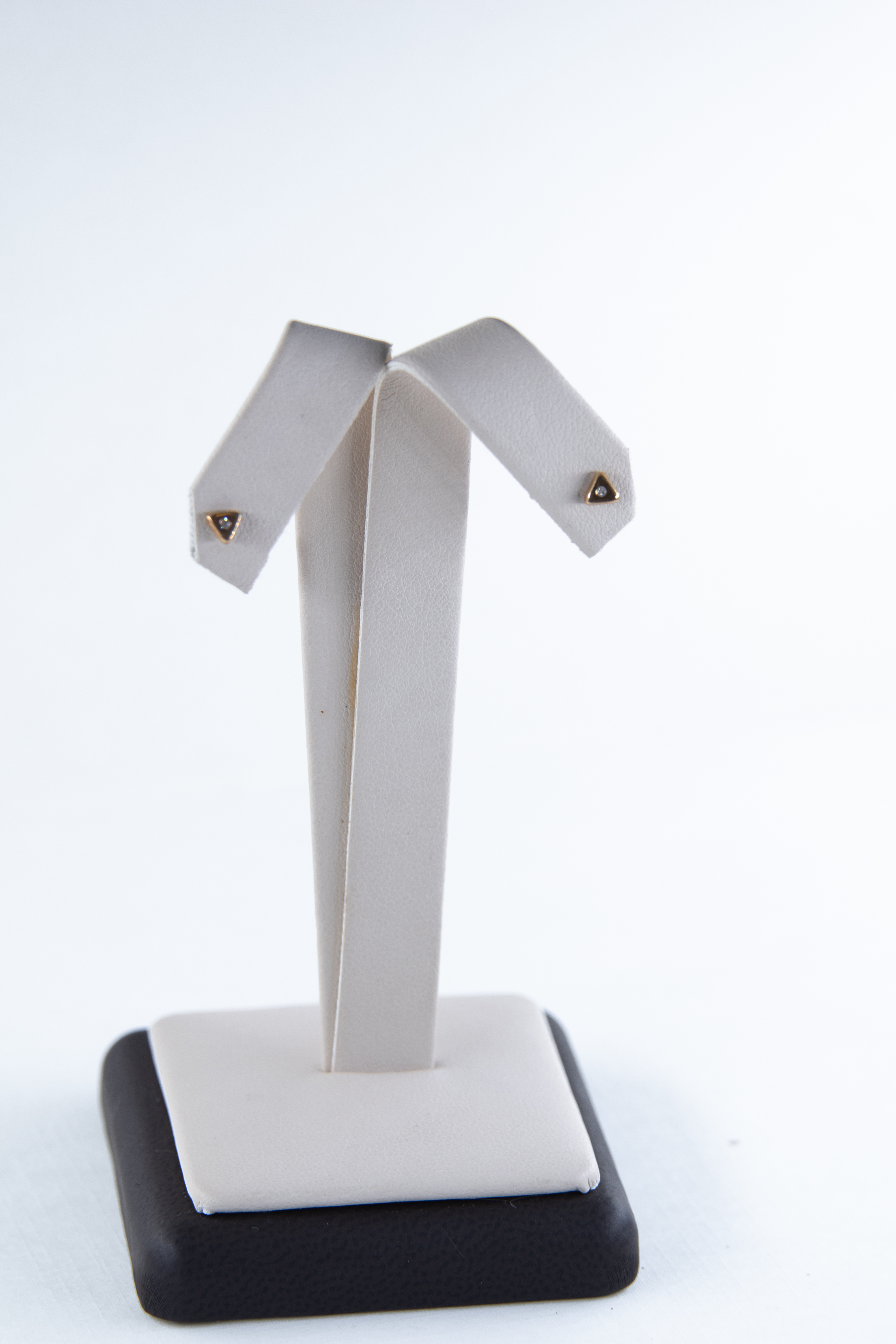 Aretes tipo stud de oro