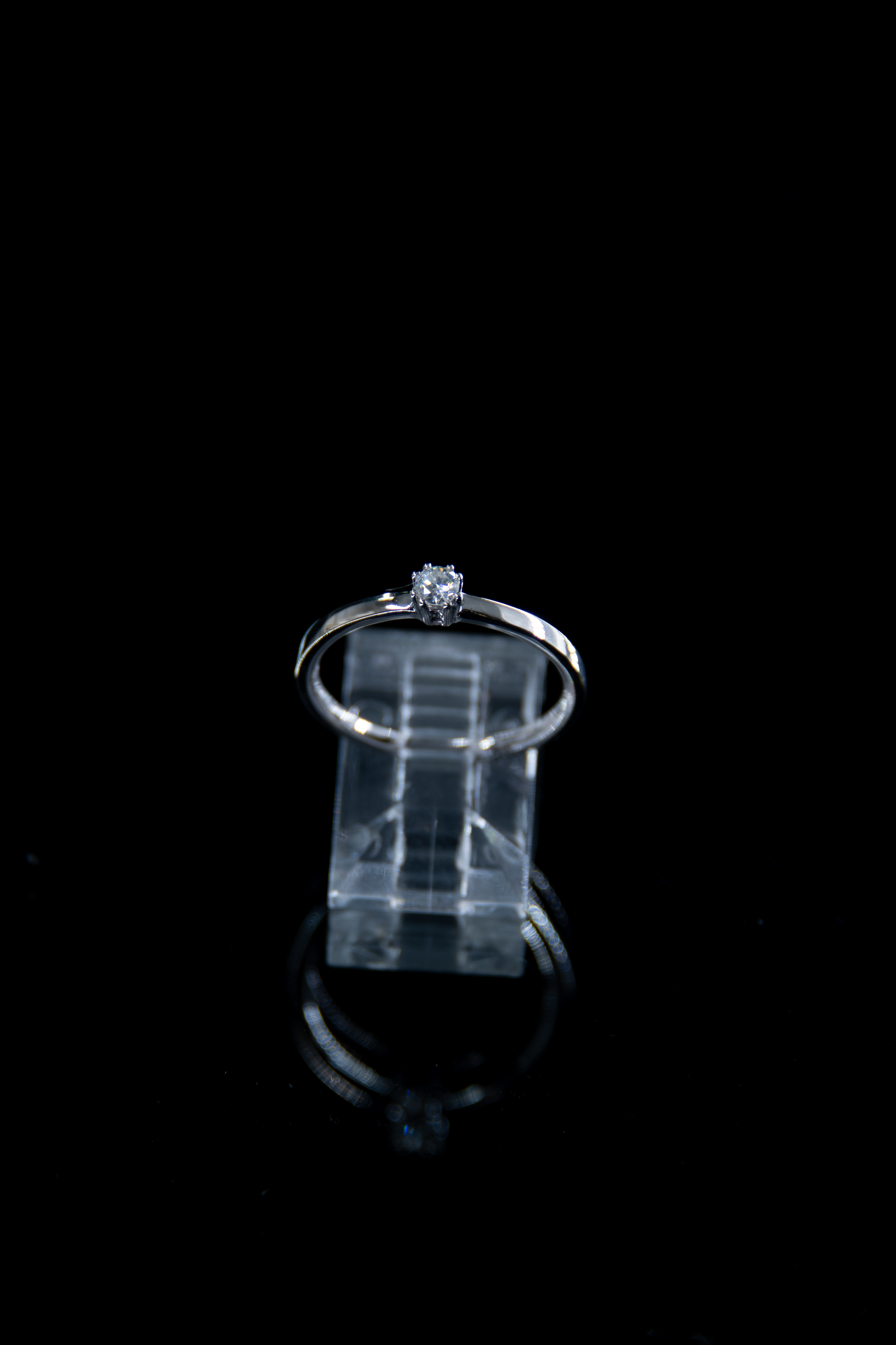 Oro blanco con diamante