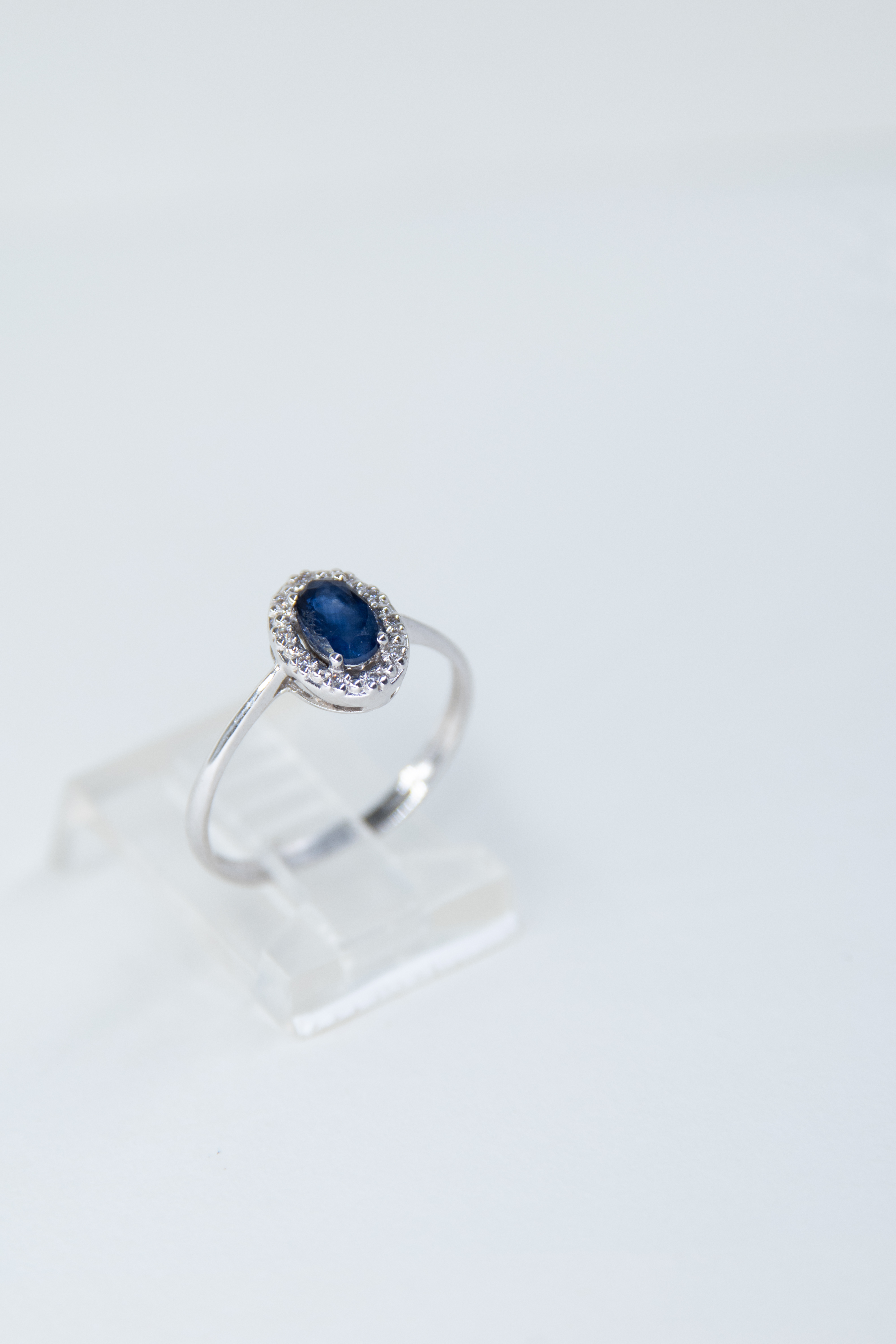 Elegante anillo de zafiro