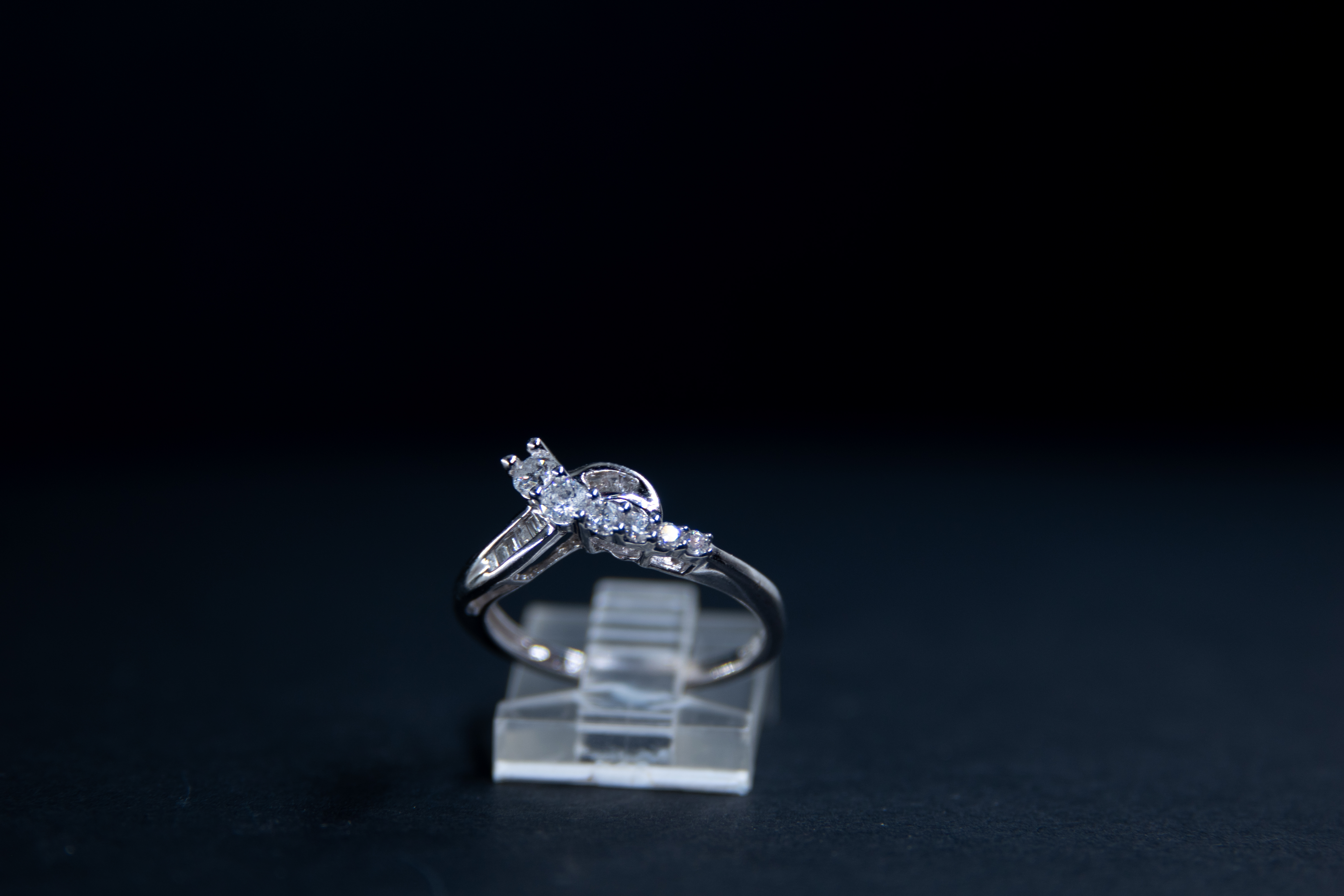 Oro Blanco con Diamantes