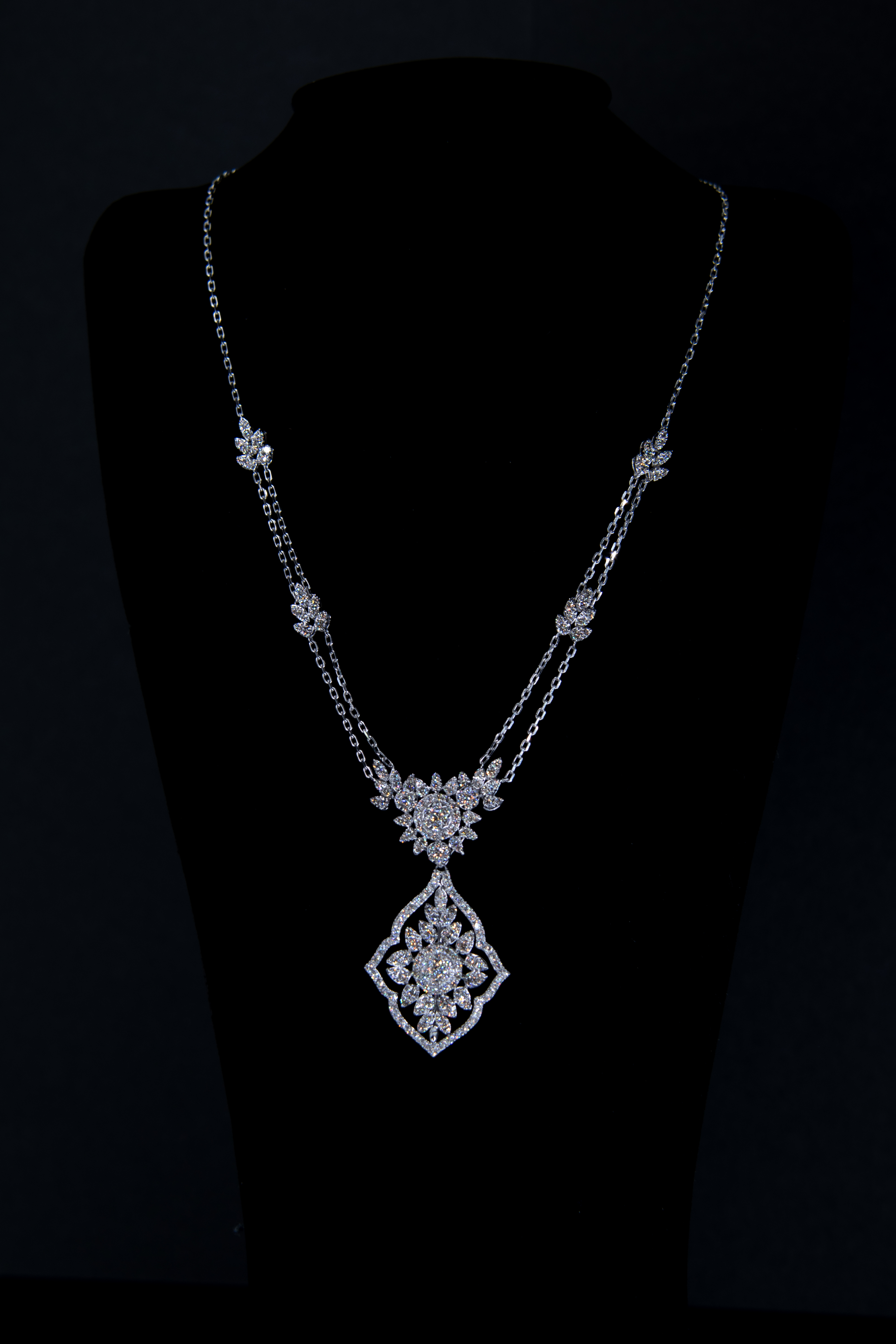 Oro Blanco con Diamantes