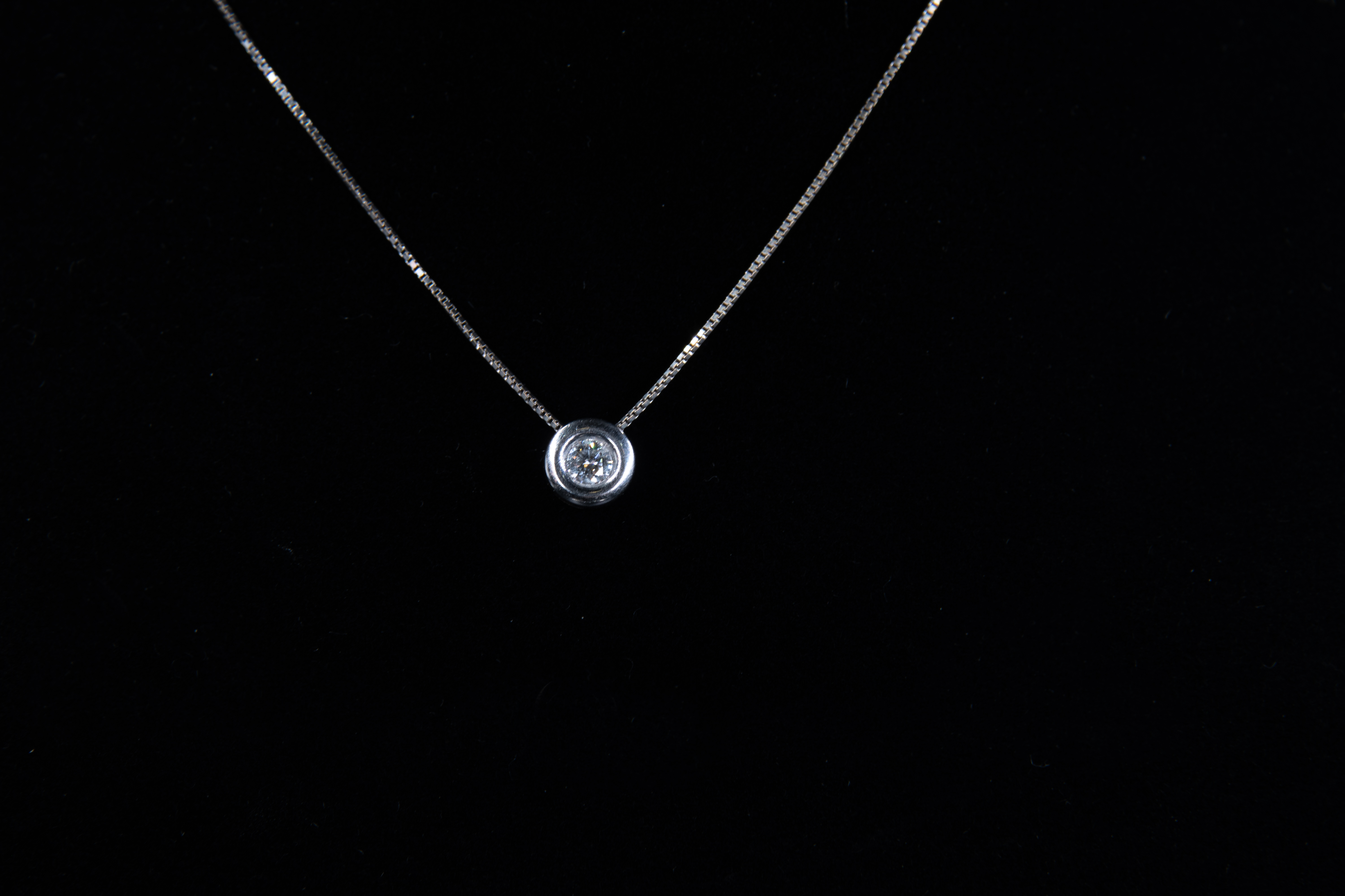Oro Blanco con Diamante Singular
