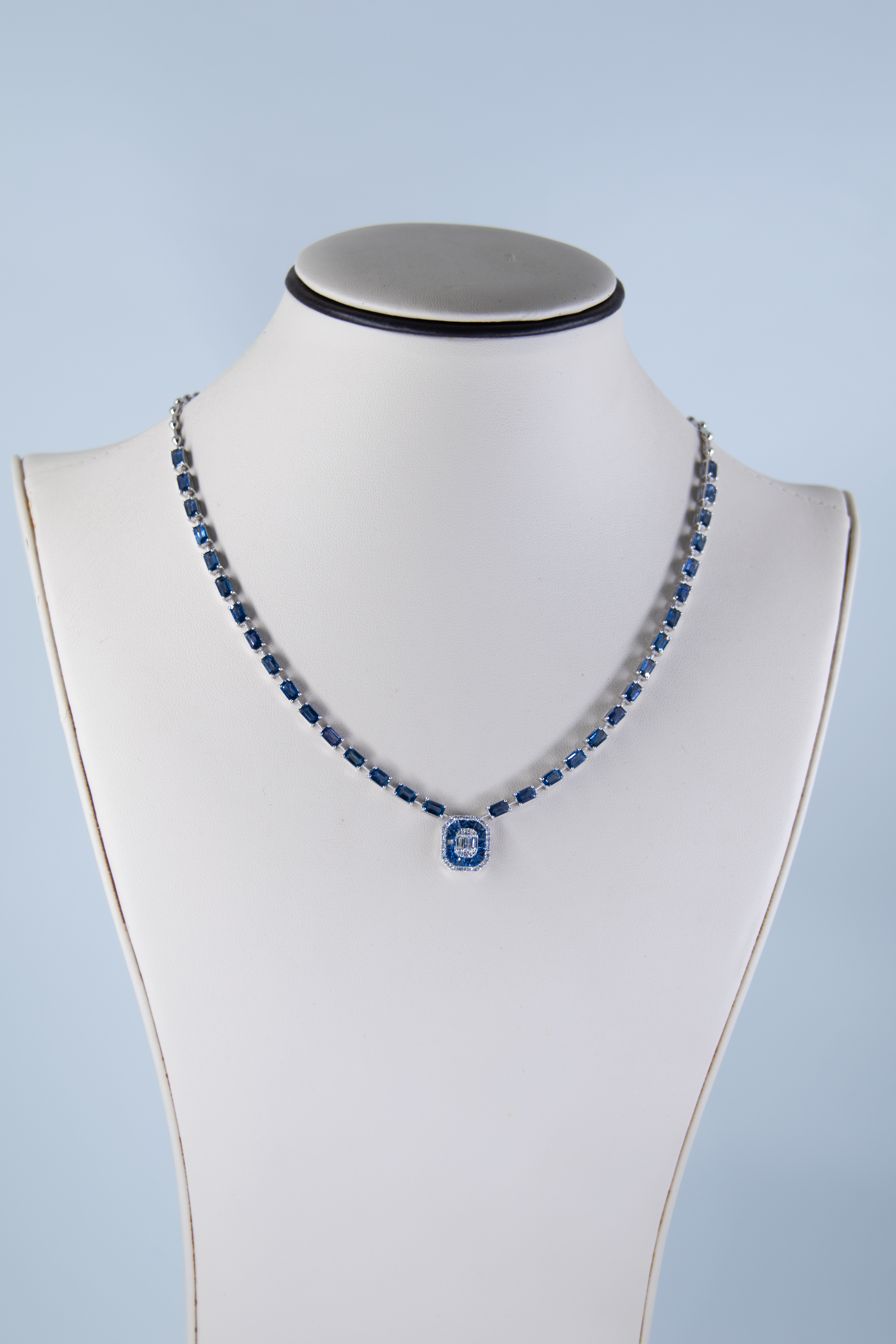 Collar de zafiros y diamantes