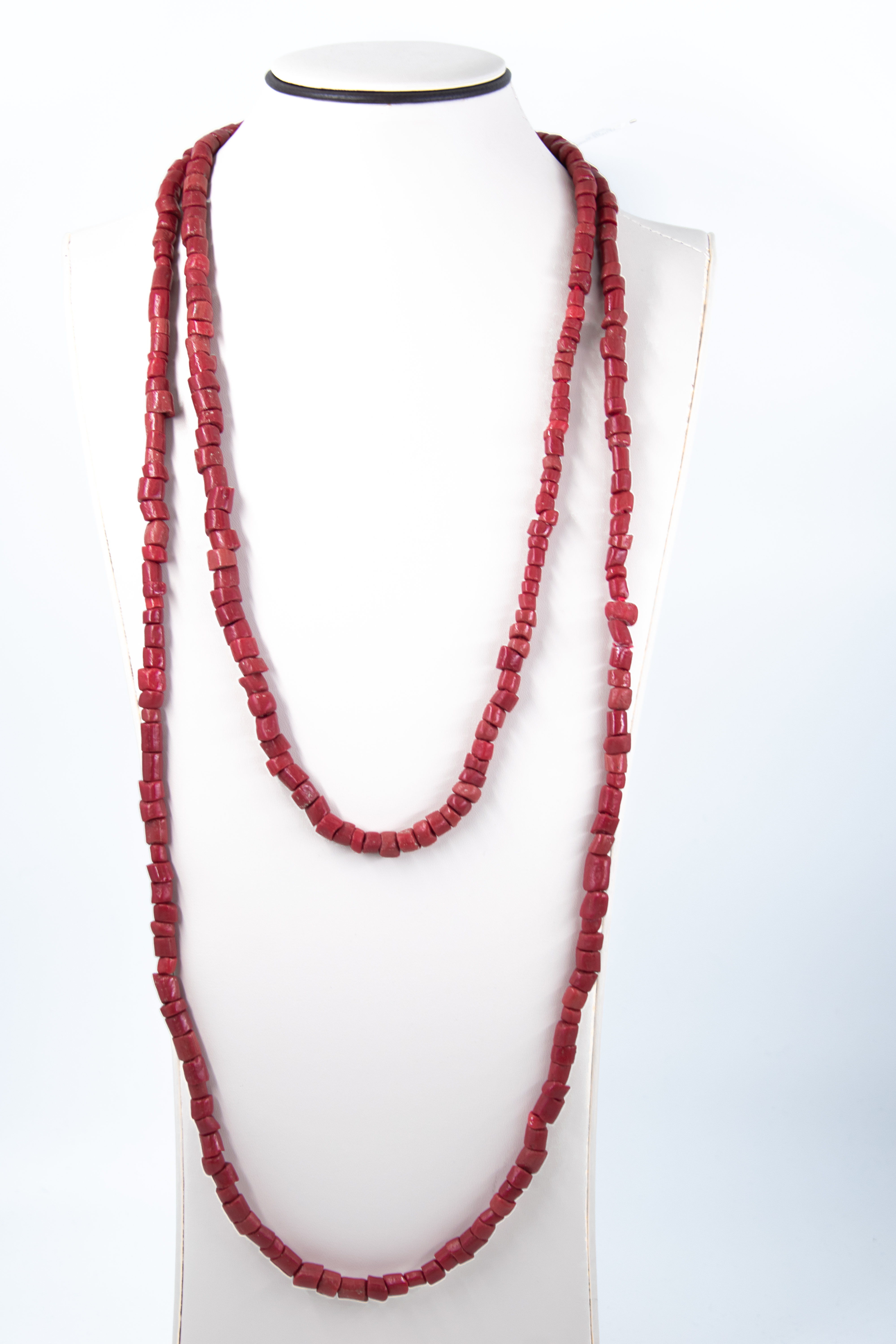 Collar de cuentas de coral rojo