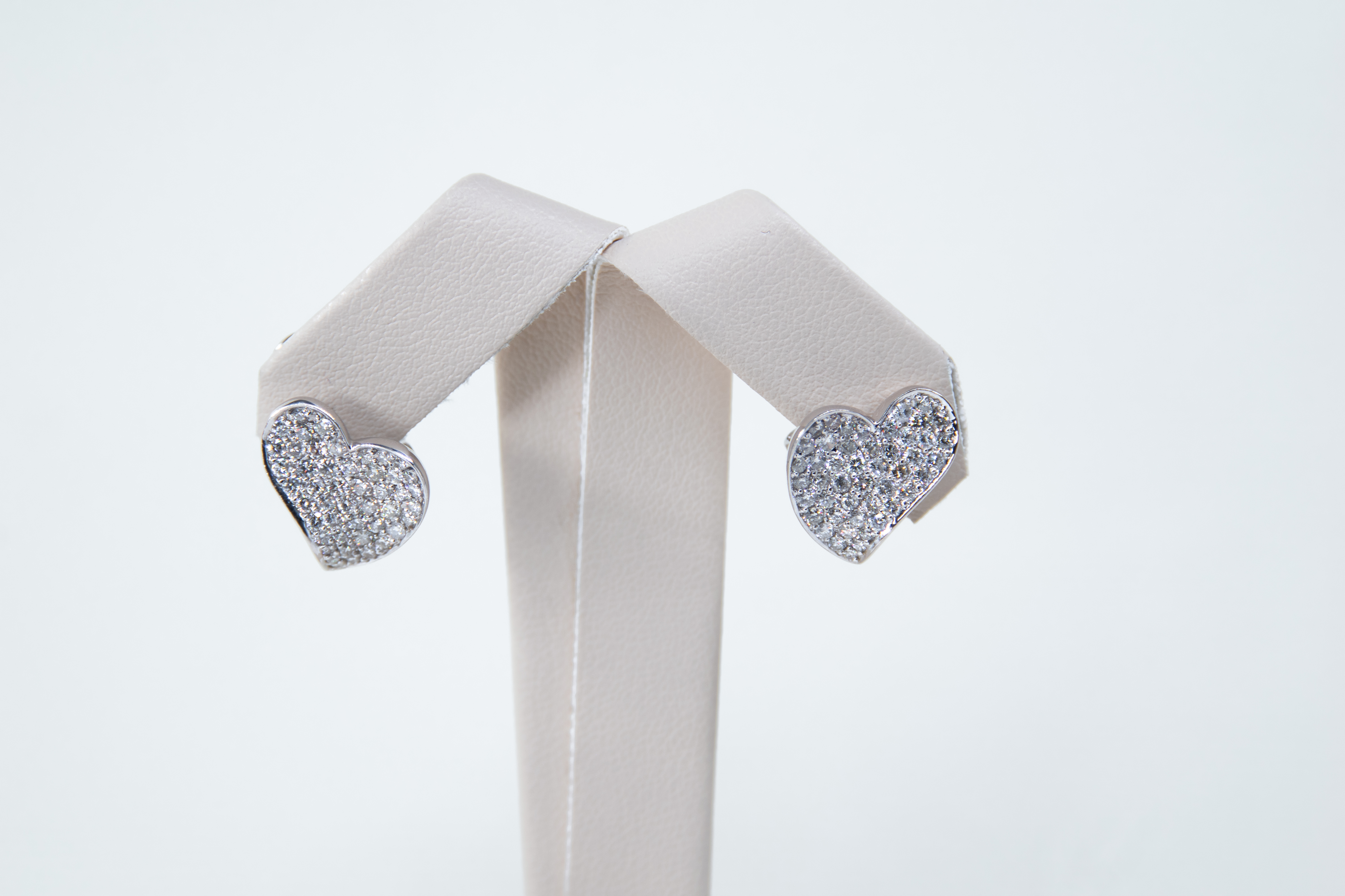 Aretes de diamantes en forma de corazón
