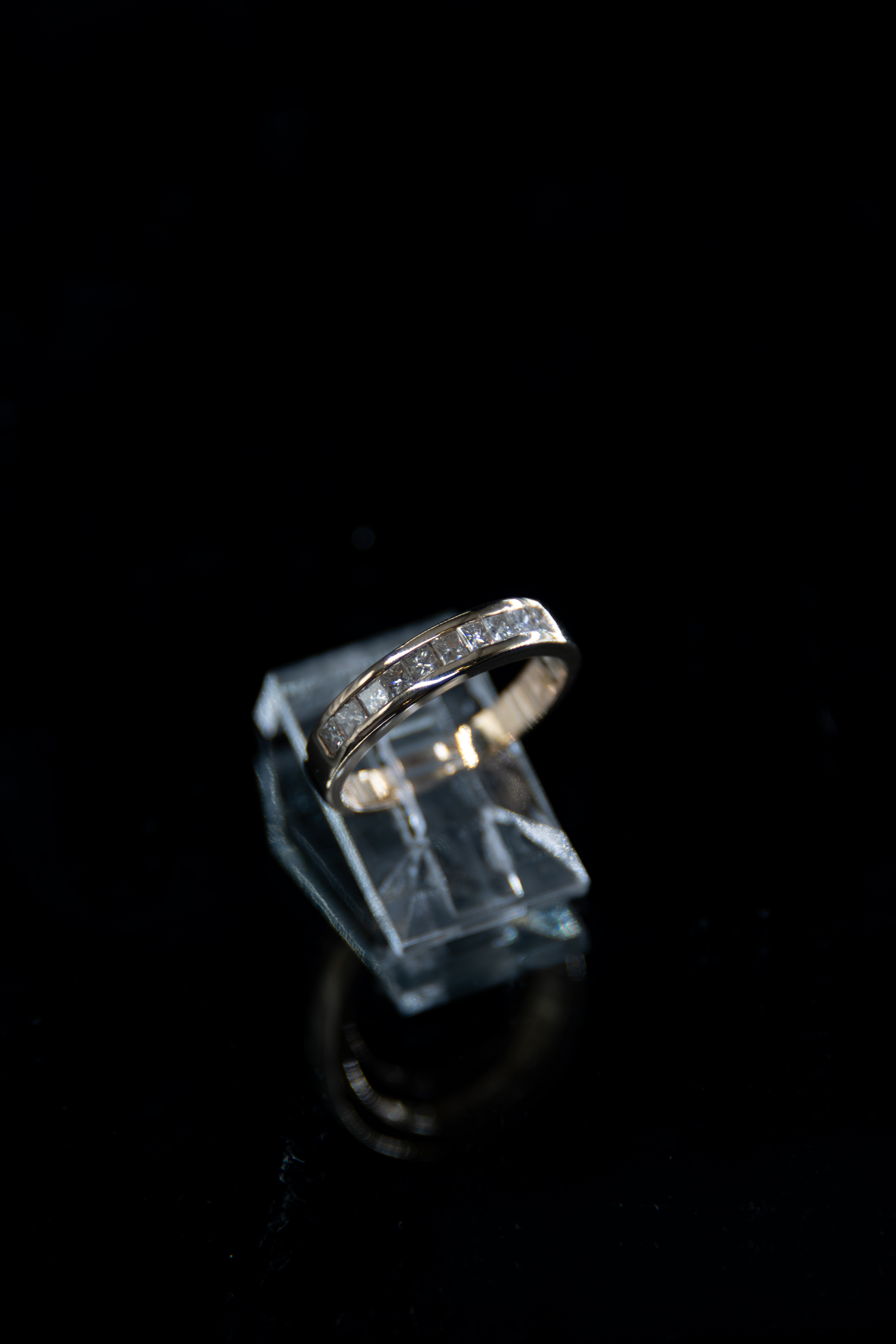 Anillo de oro con diamantes