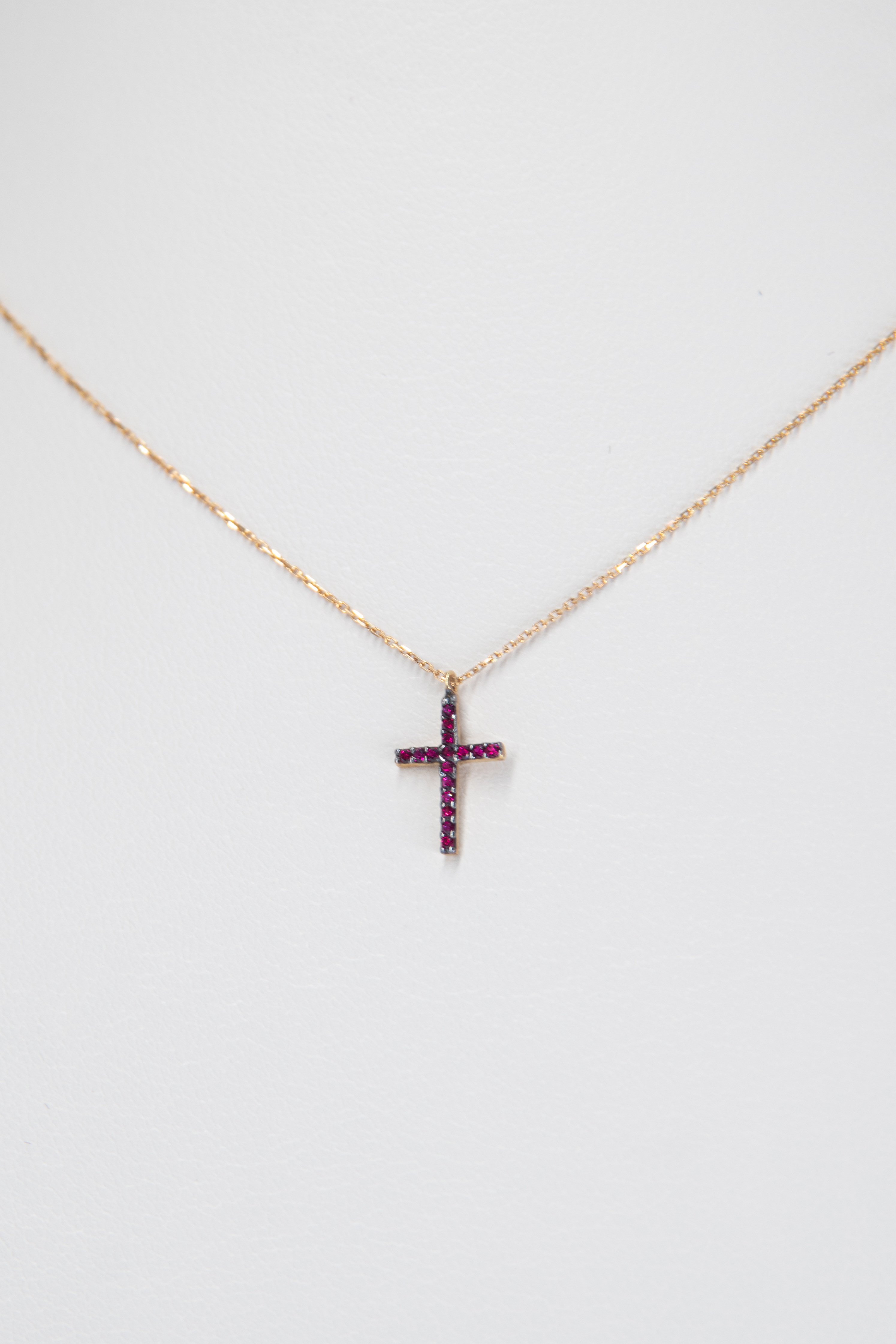 Collar cruz dorada