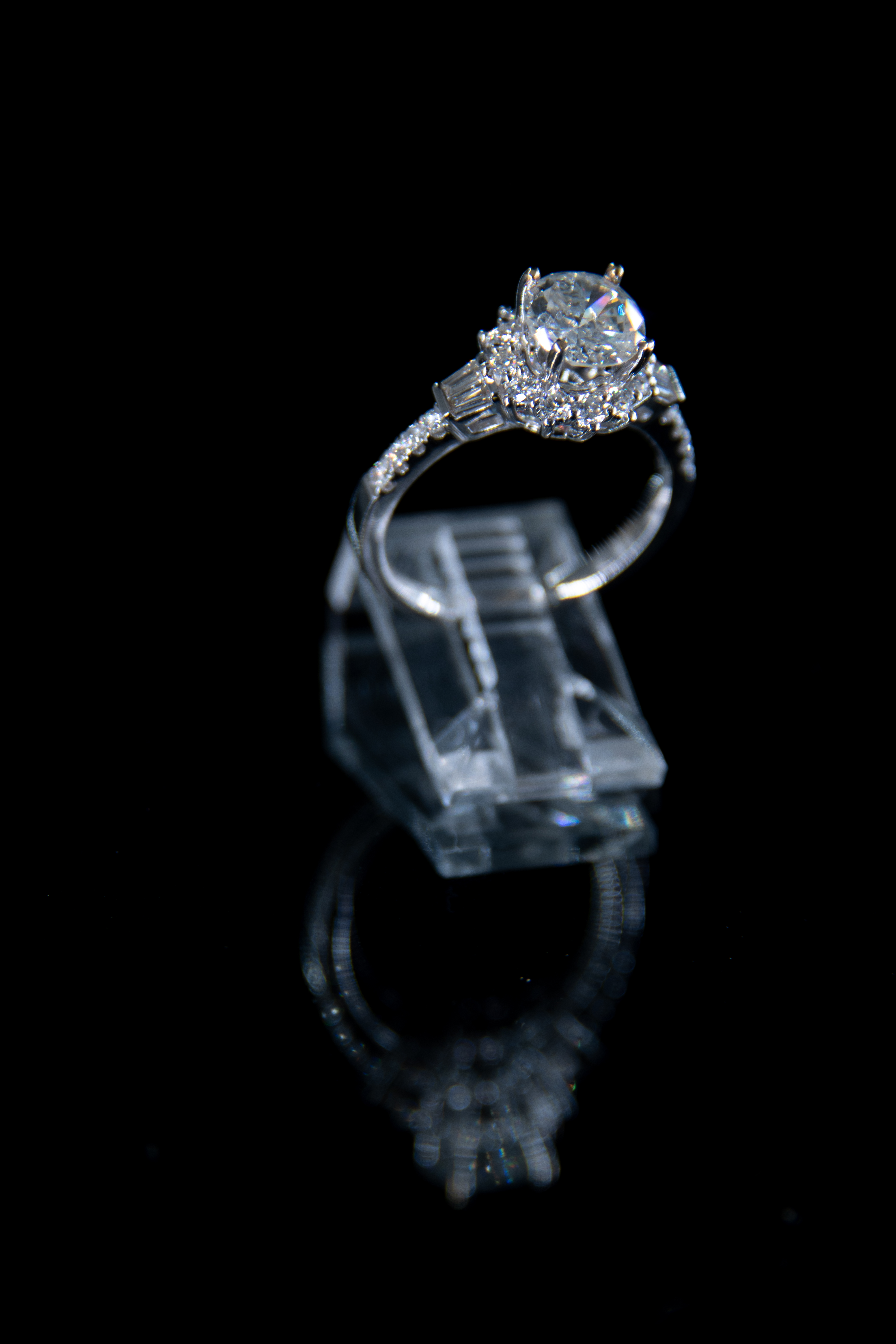 Oro blanco con diamante