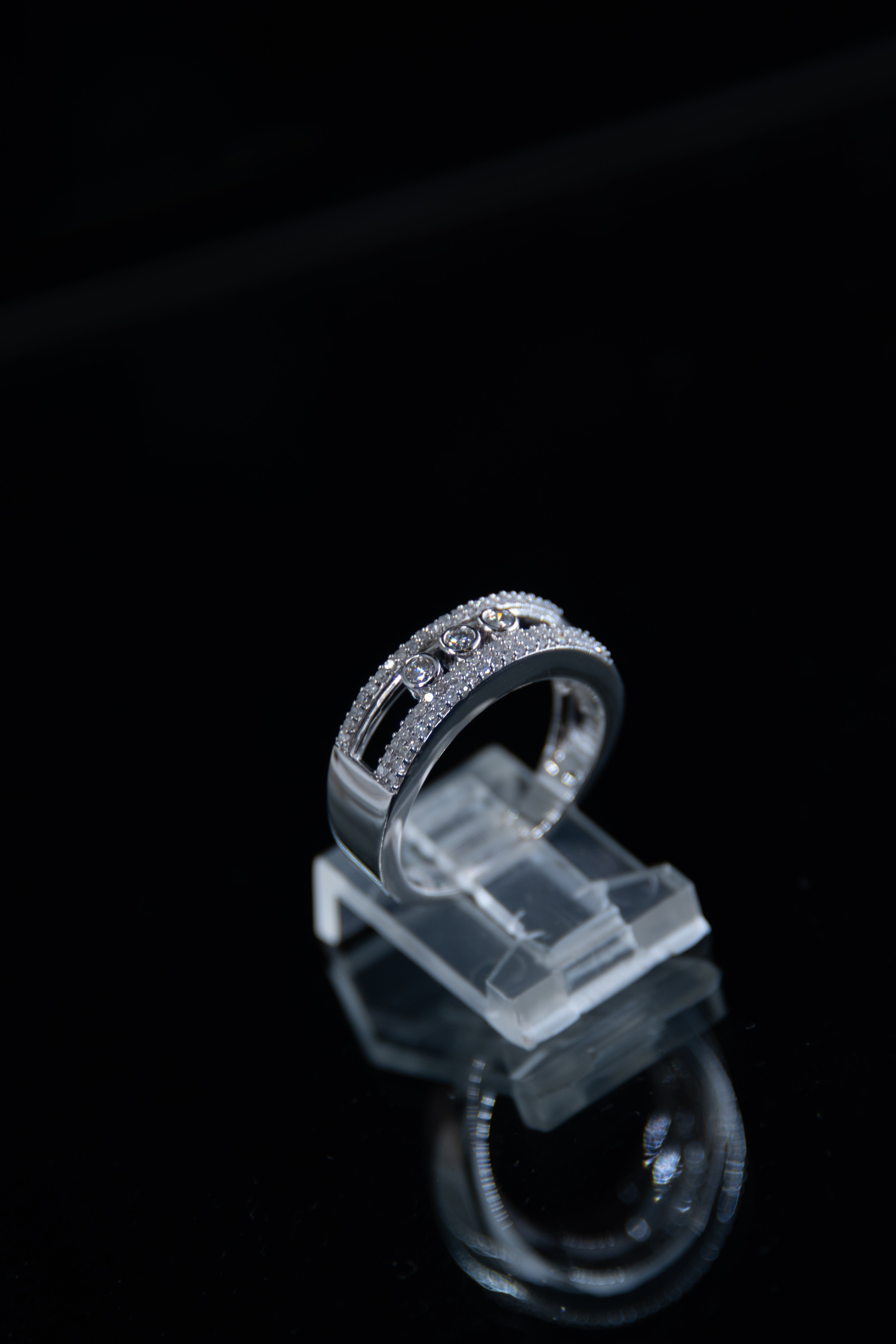 Anillo de oro con diamantes